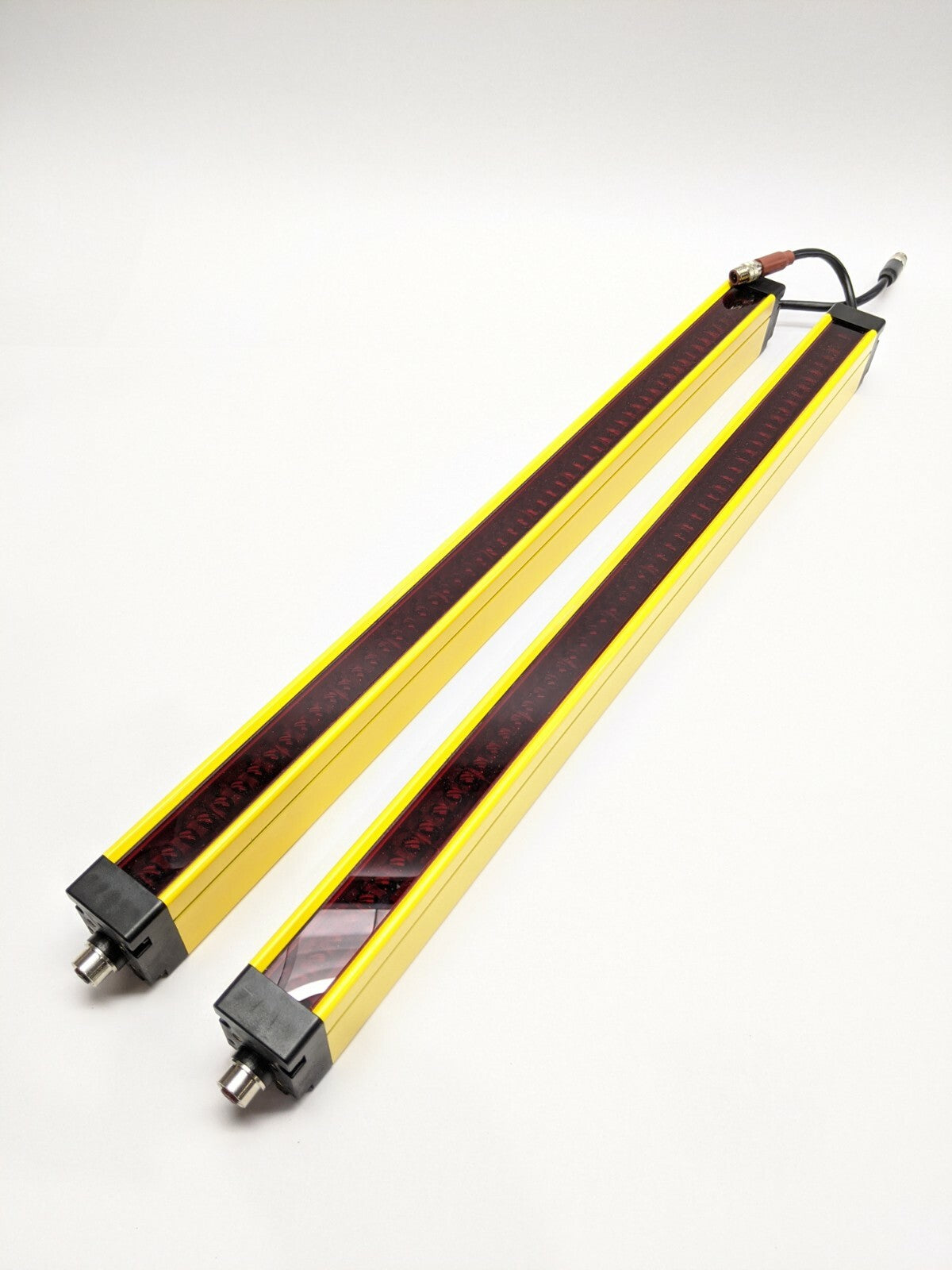 Omron MSF4800-20-0560-X2 Transmitter MSF4800-20-0560-R2 Receiver Light Curtain - New – Open box - Maverick Industrial Sales