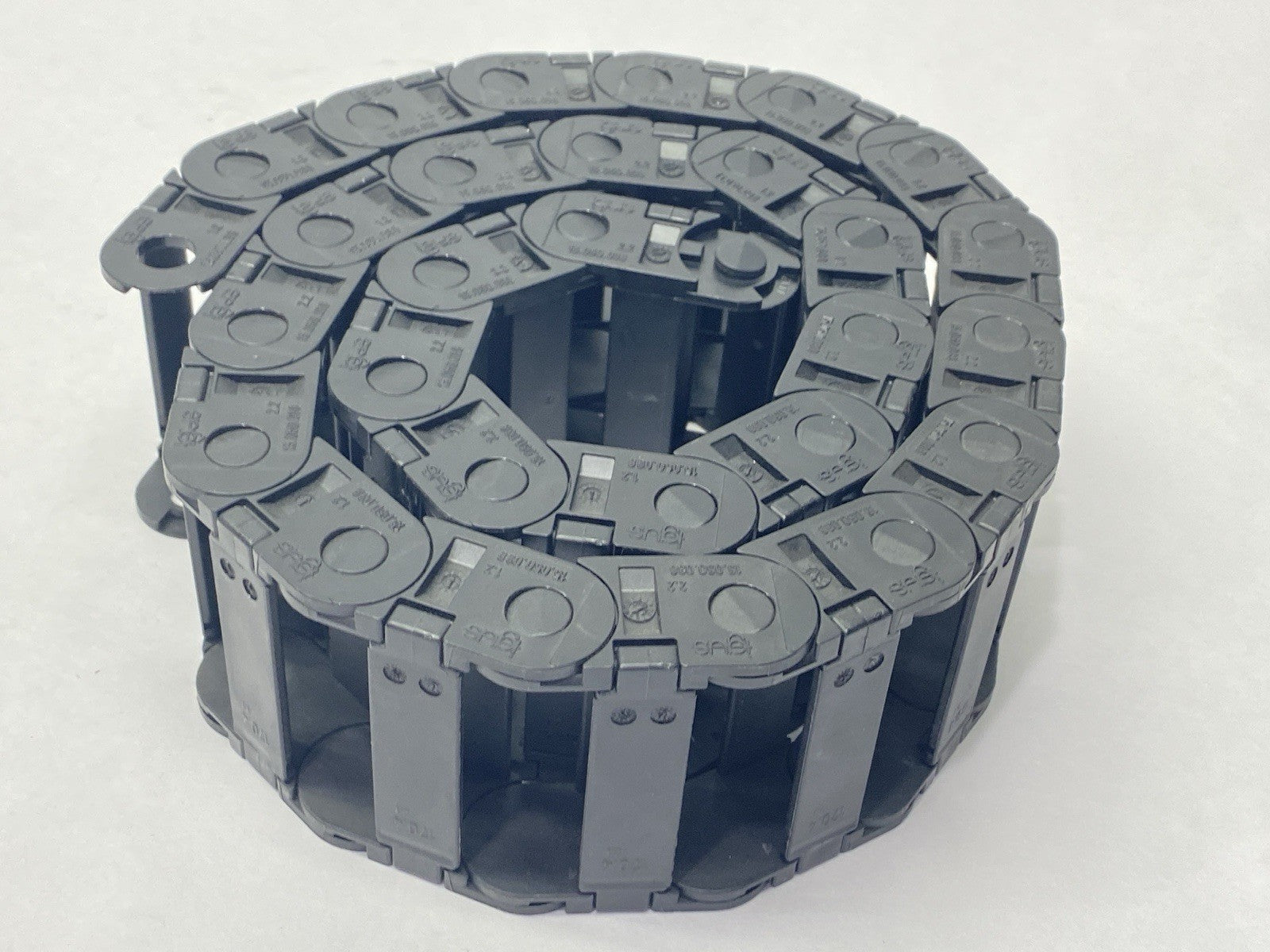 15.050.038 | Igus Series 15 Energy Chain 28 Links 2.8ft Length - New Other - Maverick Industrial Sales