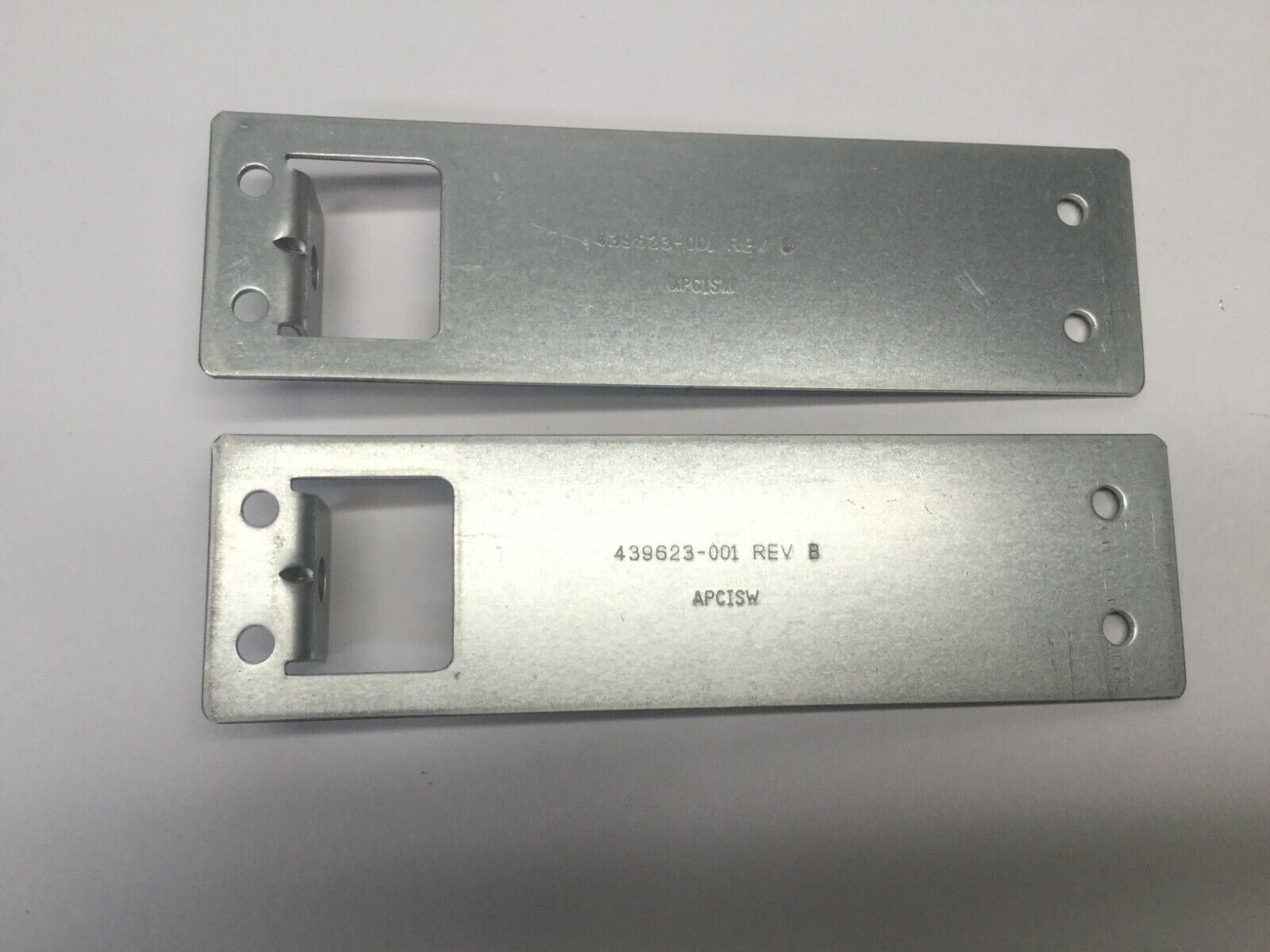 APC ISW 439623-001 MCT, BRKT, MTG, Core, PDU, 1U LOT OF 2 - New – Open box - Maverick Industrial Sales