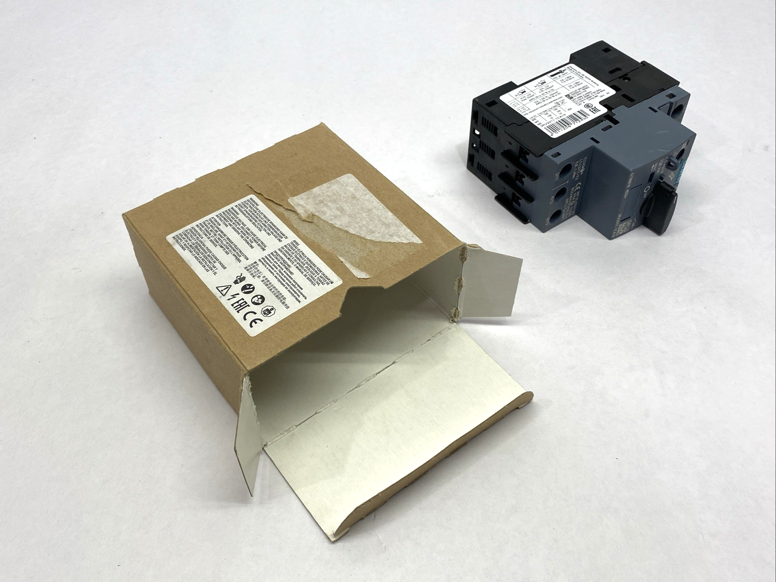 Siemens 3RV2011-1CA10 SIRIUS Circuit Breaker 1,8-2,5A 400V 27-32A - Maverick Industrial Sales
