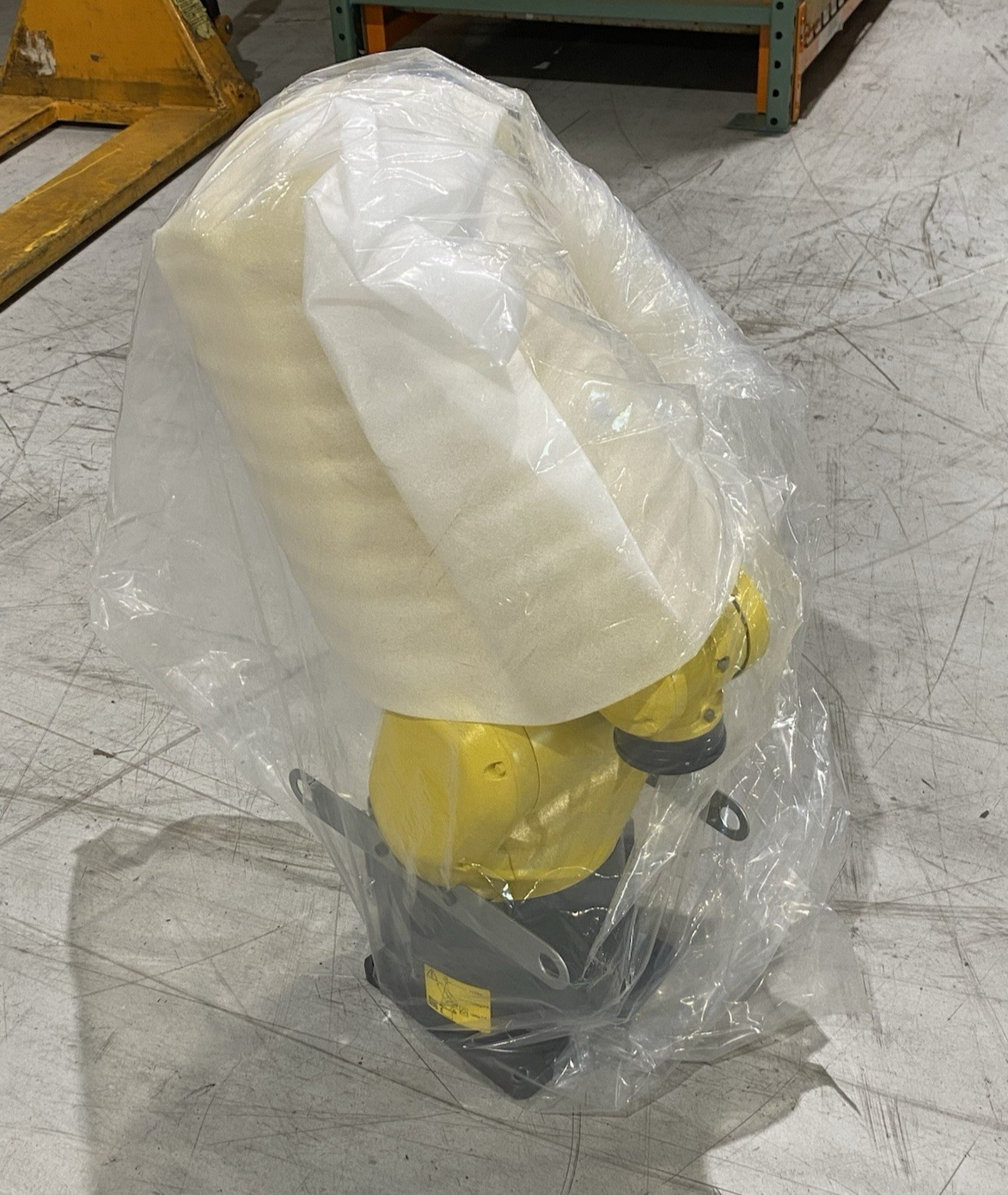 A05B-1142-B201 | Fanuc Compact 6-Axis Robot LR Mate 200iD, 717mm Reach 25kg- New – Open box - Maverick Industrial Sales