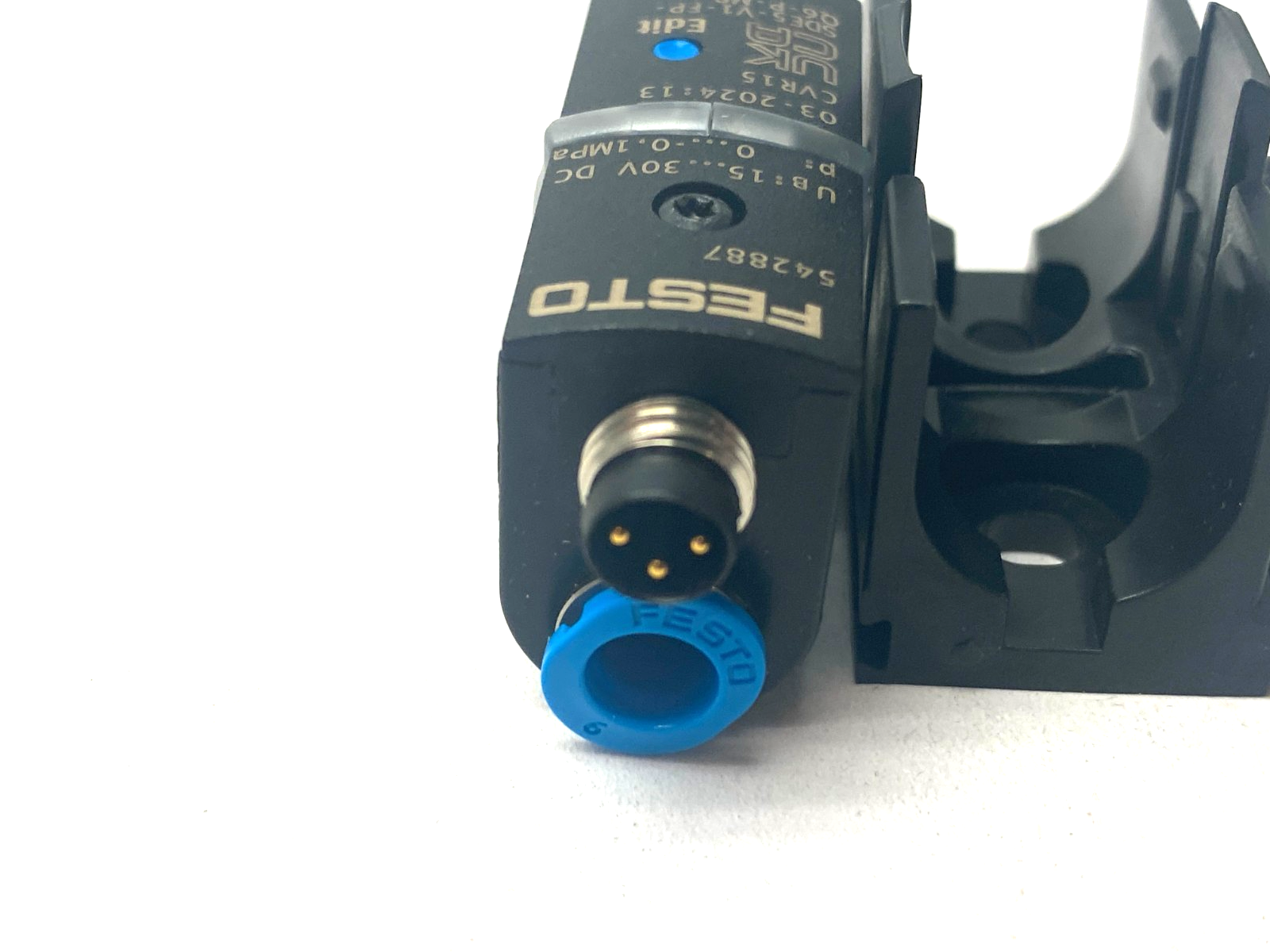 Festo SDE5-V1-FP-Q6-P-M8 Pressure Sensor, Switchable, 542887 CHIPPED PUSH-IN - Maverick Industrial Sales