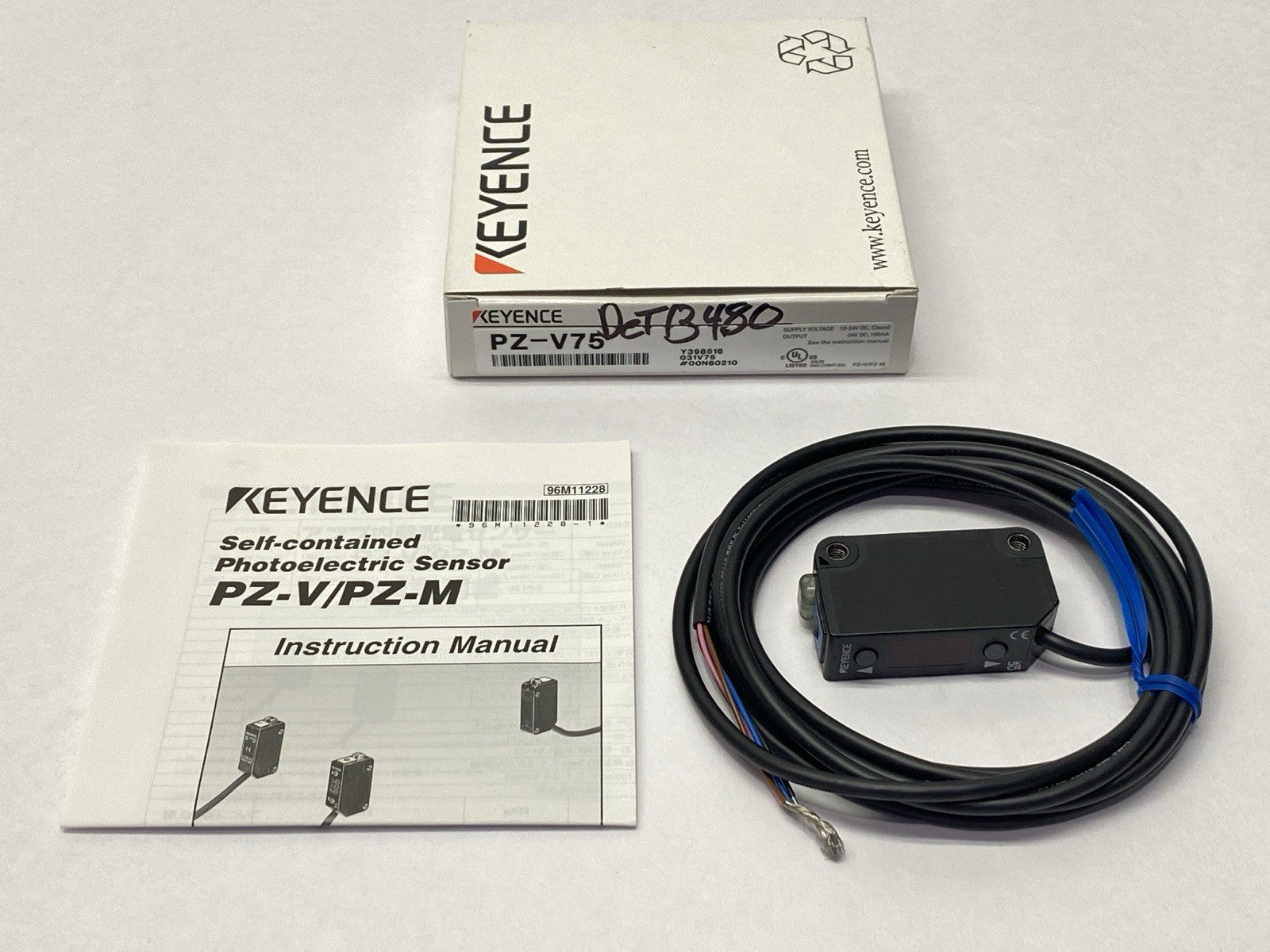 Keyence PZ-V75 Built-In Amplifier Photoelectric Sensor Square Reflective - Maverick Industrial Sales