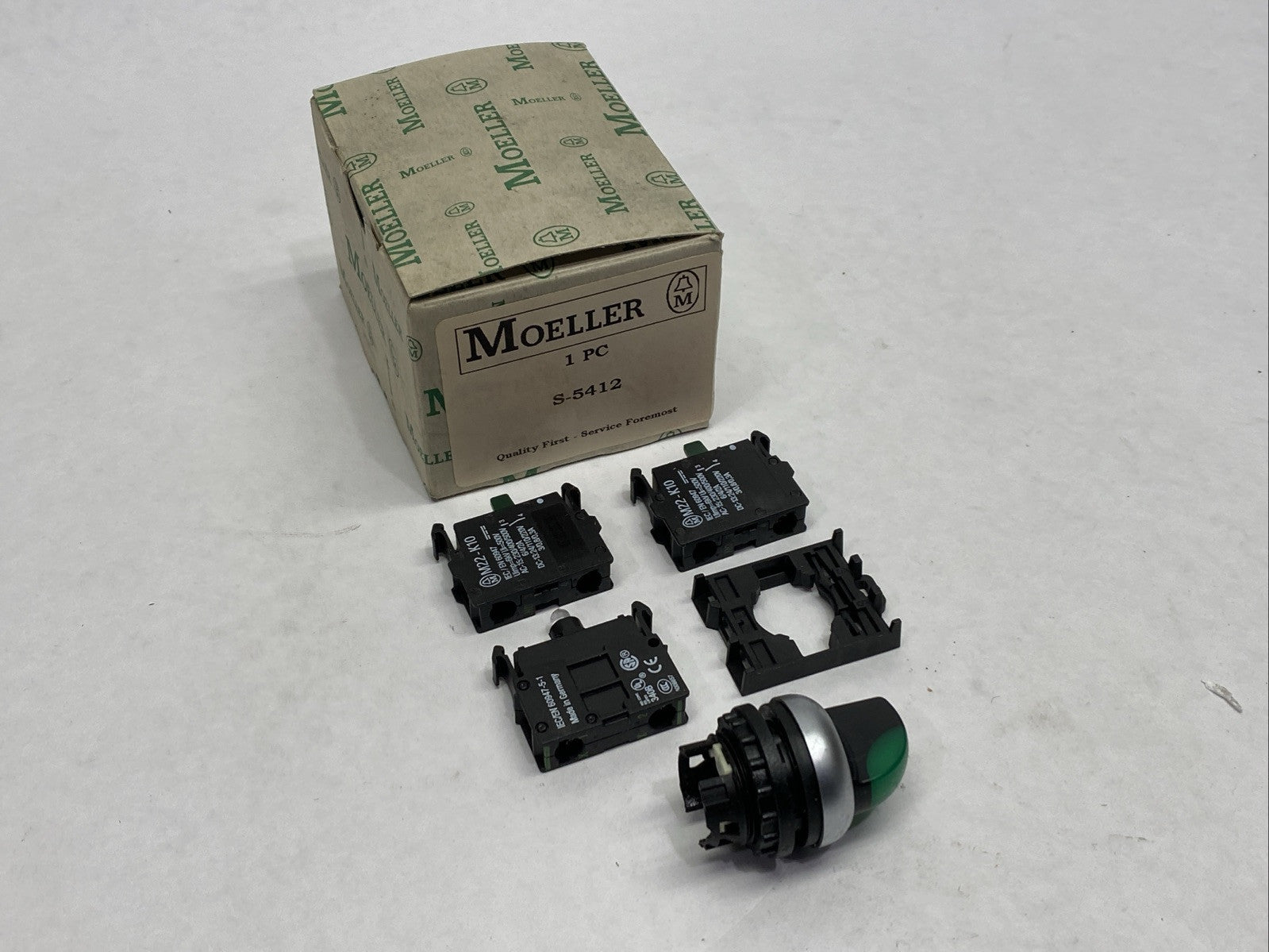 Moeller S-5412 Illuminated 3-Position Selector Switch Assembly Green - Maverick Industrial Sales