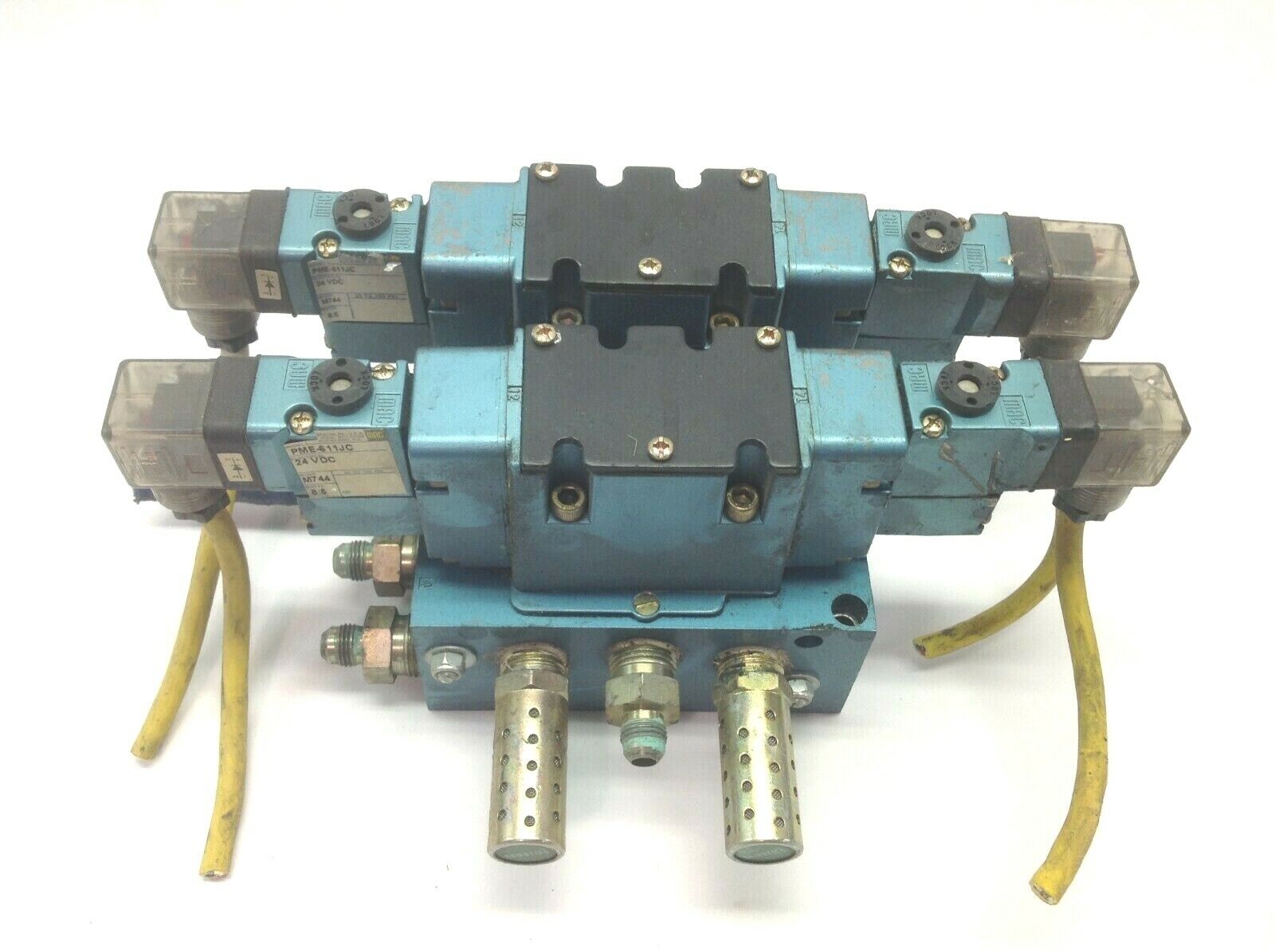 PME-611JC / MM-A2B-231 | Mac Valves PME-611JC 24 VDC Solenoid Valves 2X w/ MM-A2B-231 Manifolds 2X - Used - Maverick Industrial Sales