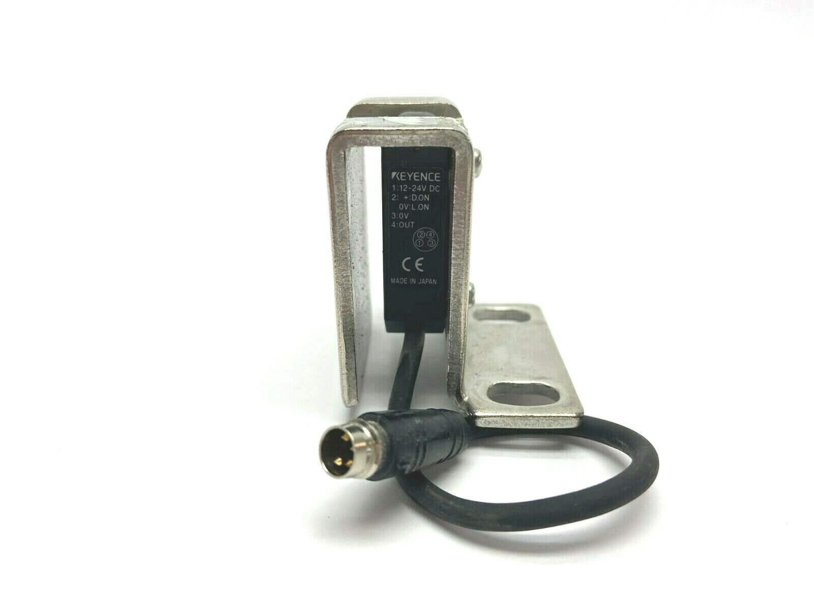Keyence PZ-M62P Square Retro-Reflective Photoelectric Sensor w/ PZ-B61 Bracket - Maverick Industrial Sales
