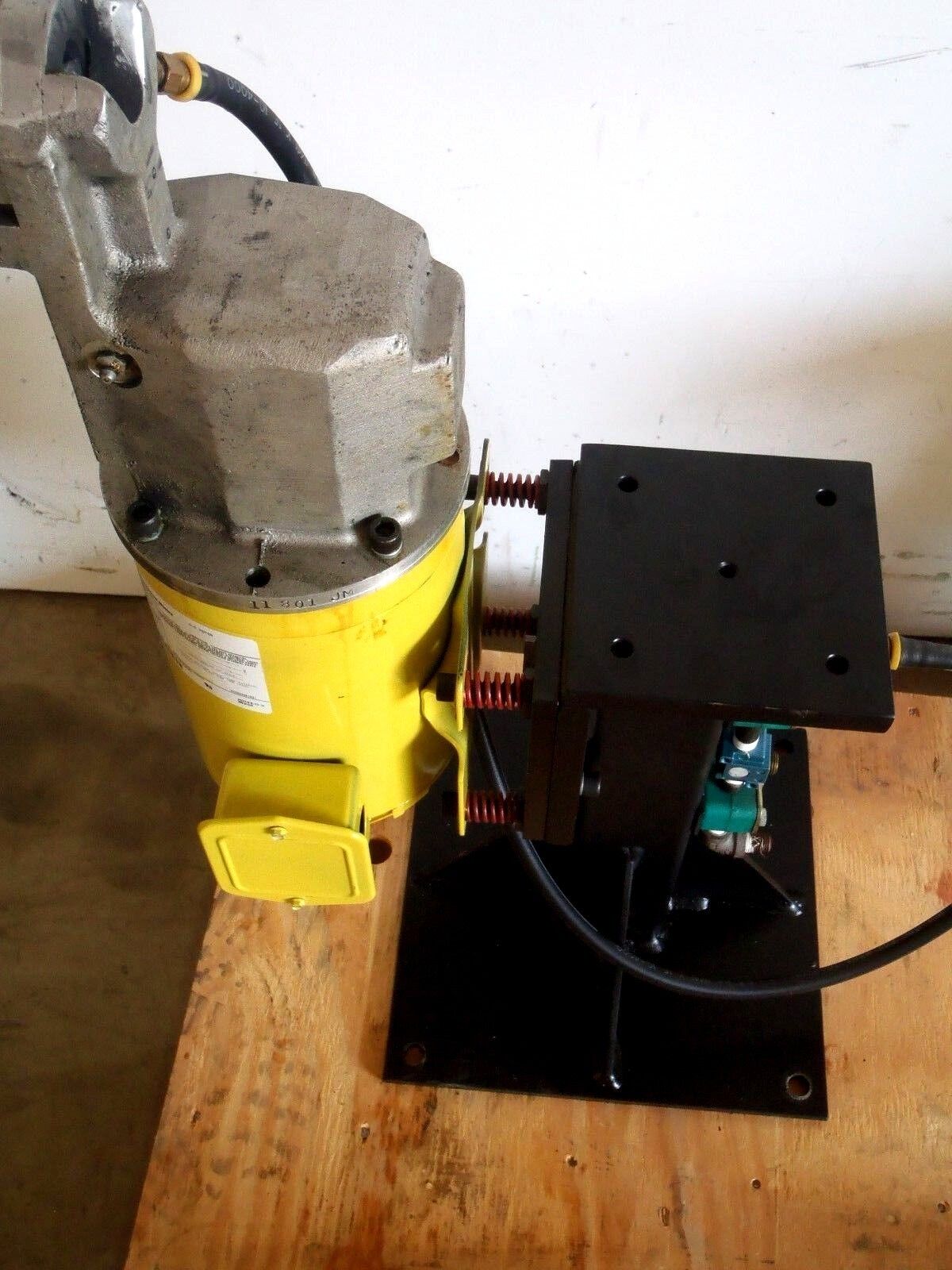 Dresser Cutter Welder GE 49UN8161 AC Motor & Tip 03C11249 w/ Mac 113B-111AAAA - Maverick Industrial Sales