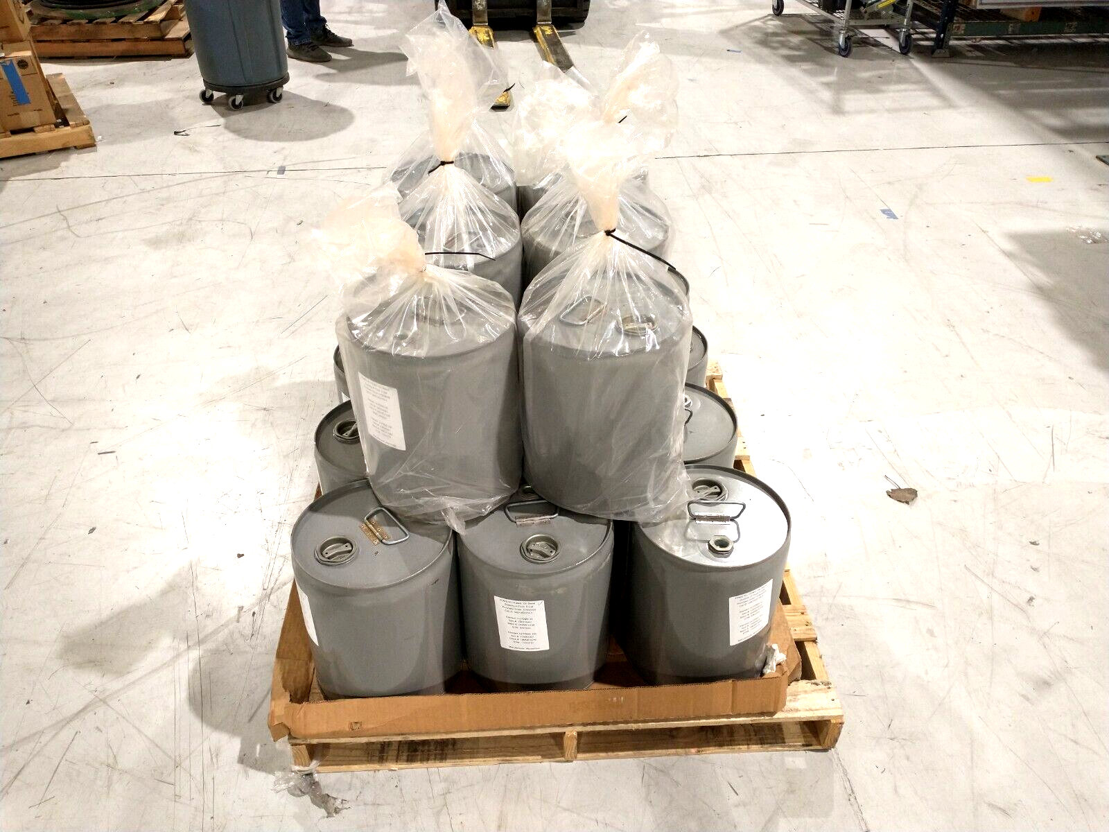 Momentive 0497052374-3 PDMS 50/100 Element 14 Blend Hydraulic Fluid 90 GAL LOT - New – Open box - Maverick Industrial Sales