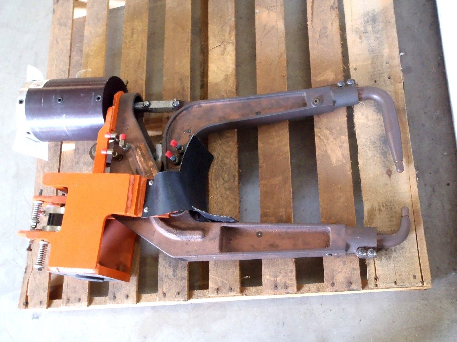 Milco MFG. 638-10172-01 Robot Pinch-Type Weld Gun ML-2603-08 Cylinder - Maverick Industrial Sales