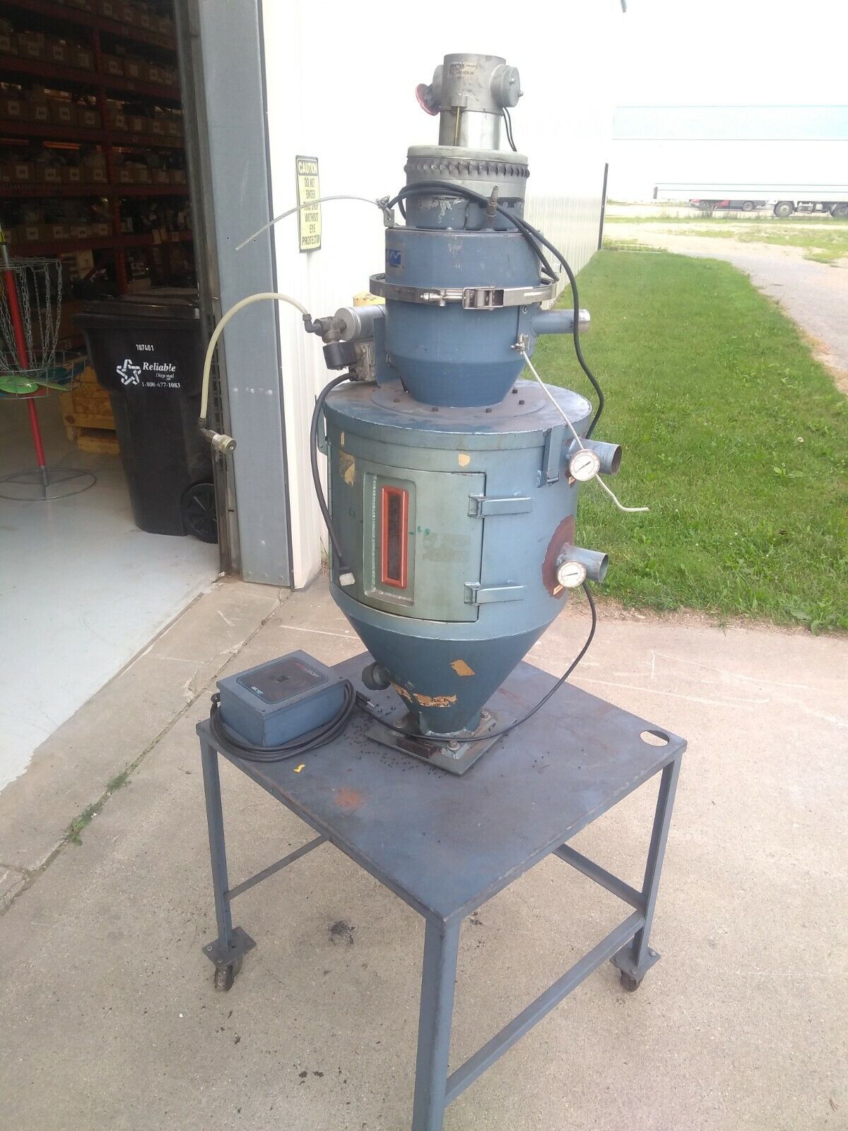 AEC Whitlock Autoloader AL-031C Plastics Hopper 115V 10A Flange Mount Cap - For parts or not working - Maverick Industrial Sales