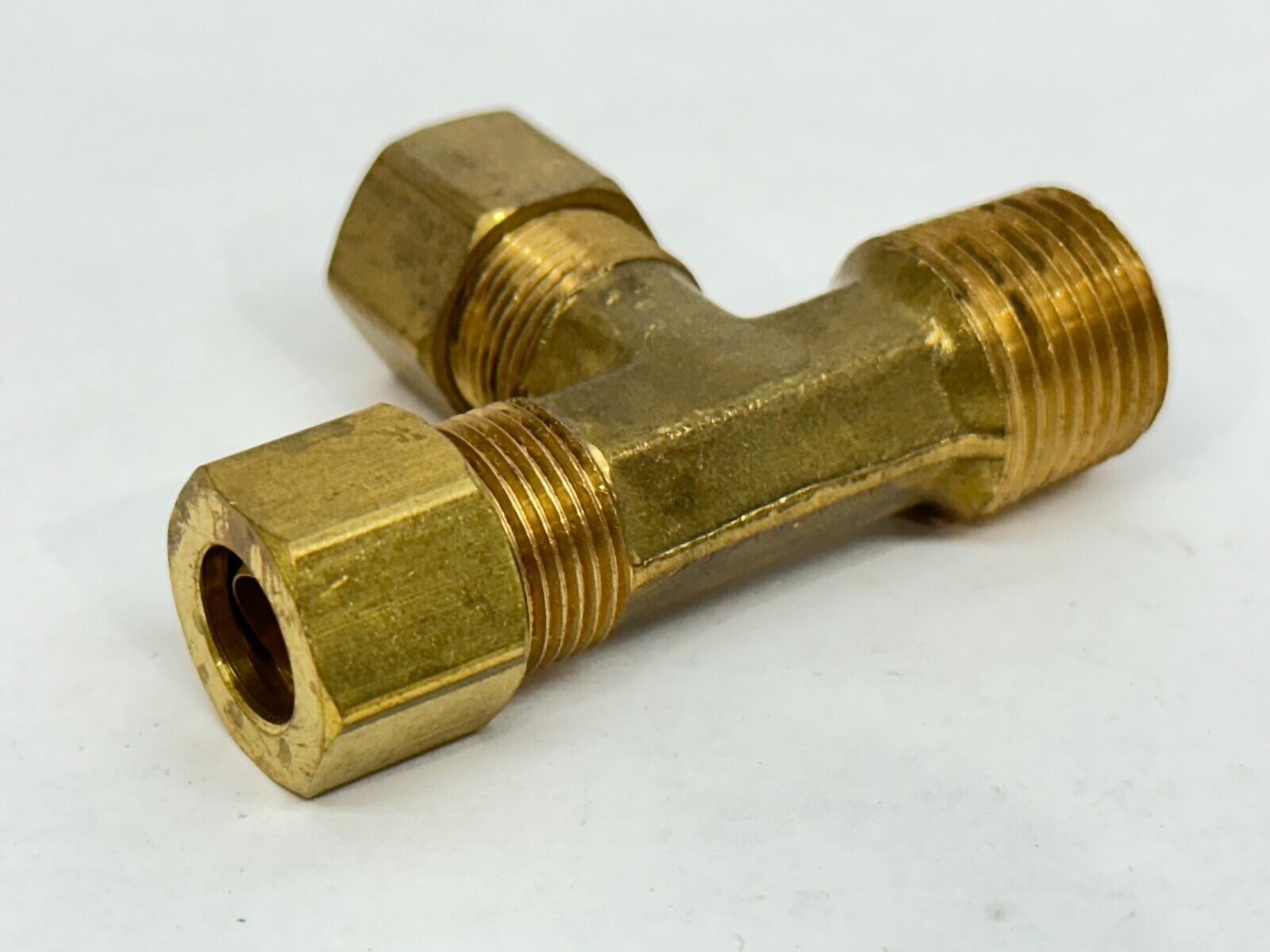 Brass 3/8" Tube x 1/4" IP x 3/8" Tube Branch Tee Brass - New – Open box - Maverick Industrial Sales