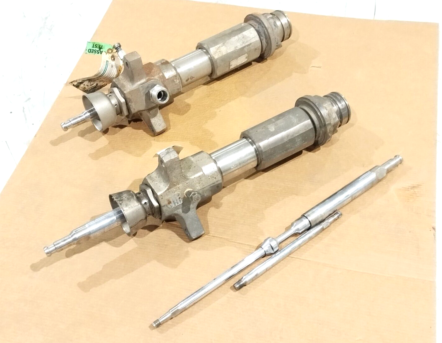 Graco 236-611 Displacement Pumps I01A, H01A & Regulator Parts 915-587 LOT OF 2 - For parts or not working - Maverick Industrial Sales