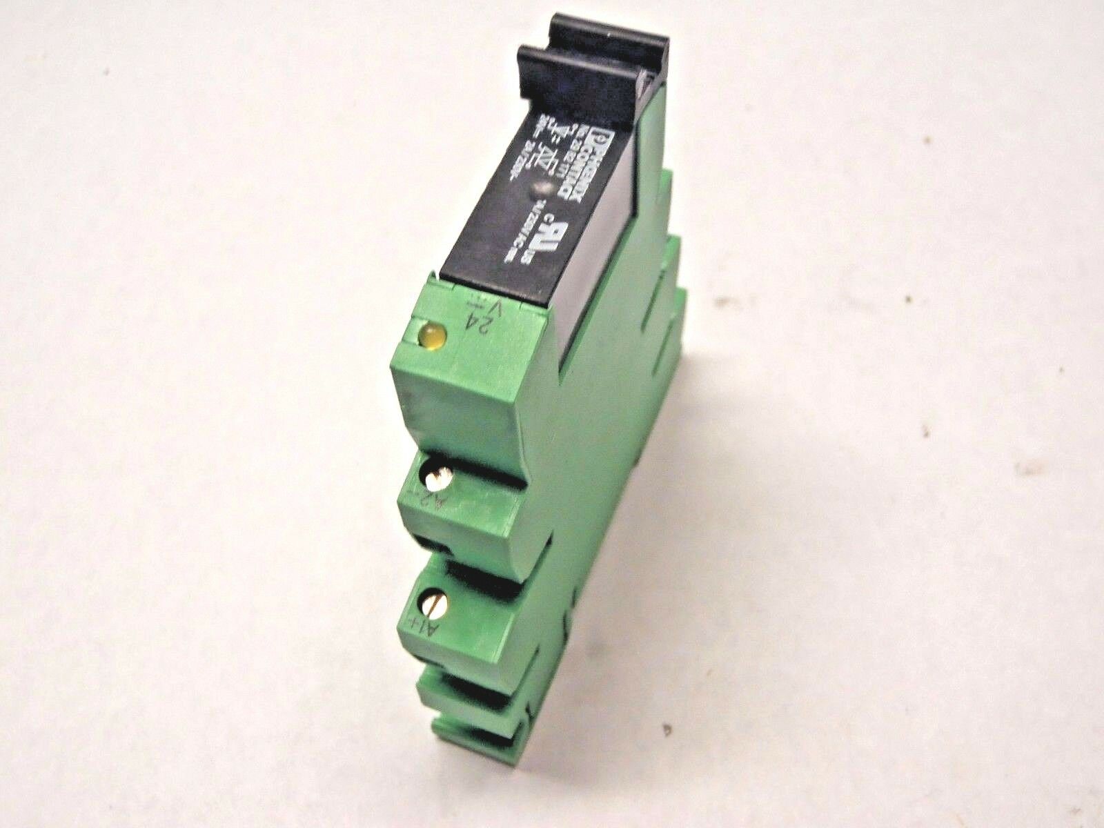 PHOENIX CONTACT PLC-BSC-24DC/1-1/ACT TERMINAL BLOCK 24V W/ RELAY RT33L024 - Maverick Industrial Sales