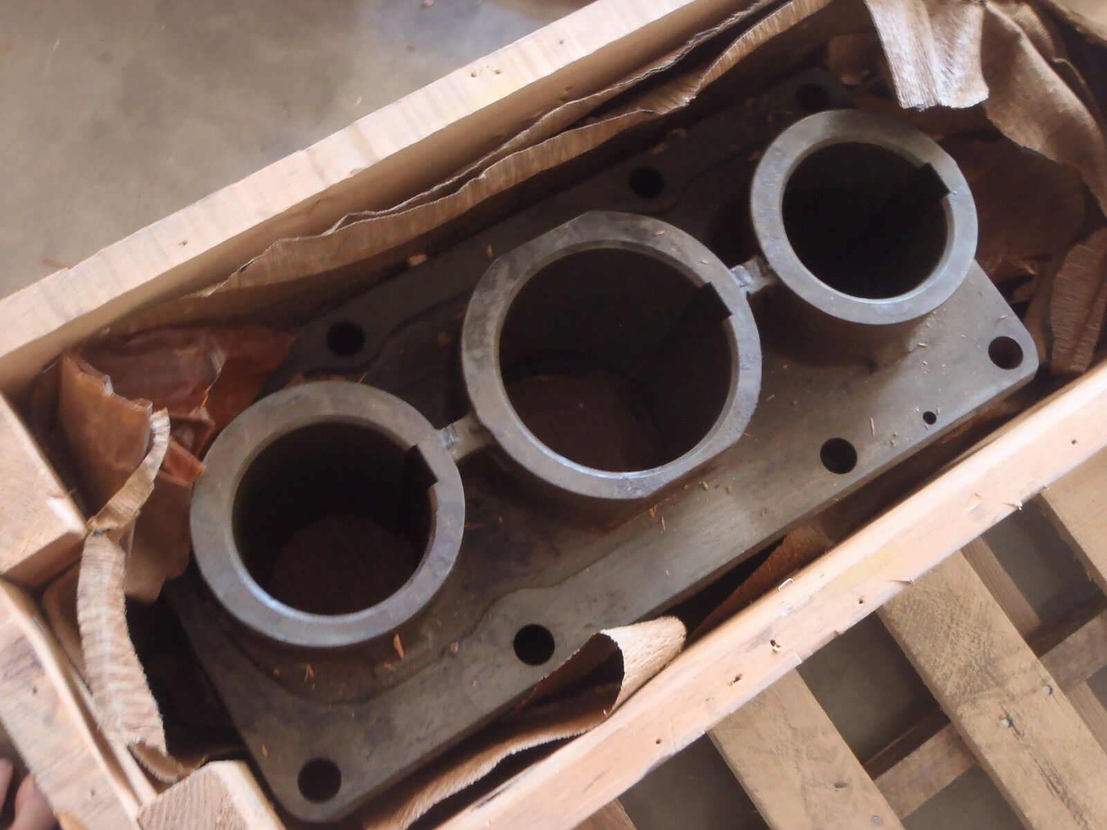 SWB-12 | Worthington Diesel Generator Center Pushrod Guide Housing - New – Open box - Maverick Industrial Sales