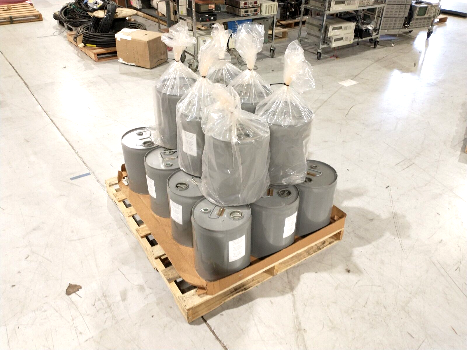 Momentive 0497052374-3 PDMS 50/100 Element 14 Blend Hydraulic Fluid 90 GAL LOT - New – Open box - Maverick Industrial Sales