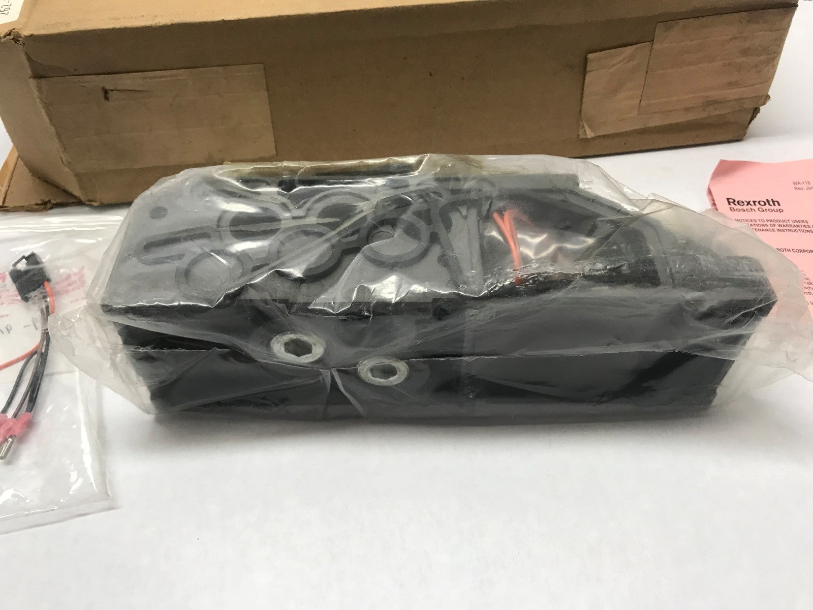 Mannesmann Rexroth Manifold Valve Assembly, 5599/2 RM, 262-120-106-0, 0541404406 - Maverick Industrial Sales