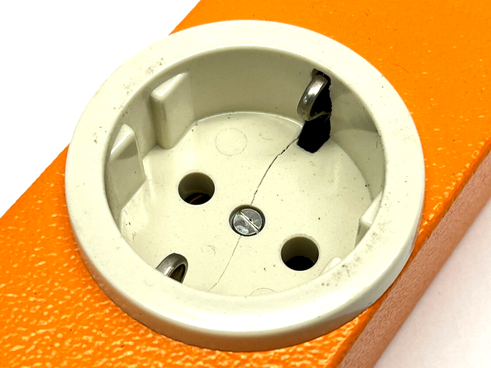 Knurr AG EN3.002.305.2 5-Outlet DI Power Strip 16A 250V - Maverick Industrial Sales