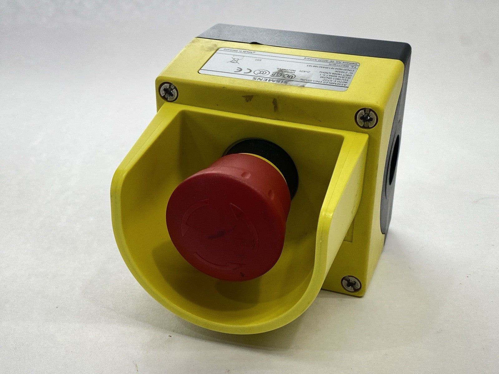 3SU1801-0NZ00 | Siemens Emergency Stop Housing Enclosure w/E-Stop Button - Used - Maverick Industrial Sales