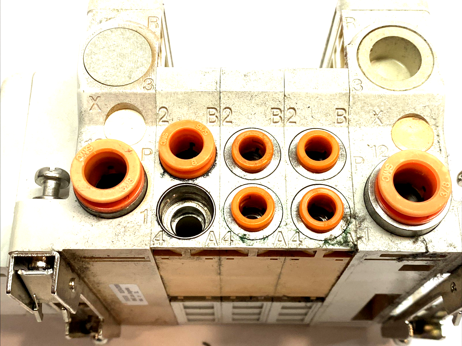 VV5QC21-03N7FD0-S | SMC Plug-In Valve Manifold Base MISSING PORT - Used - Maverick Industrial Sales