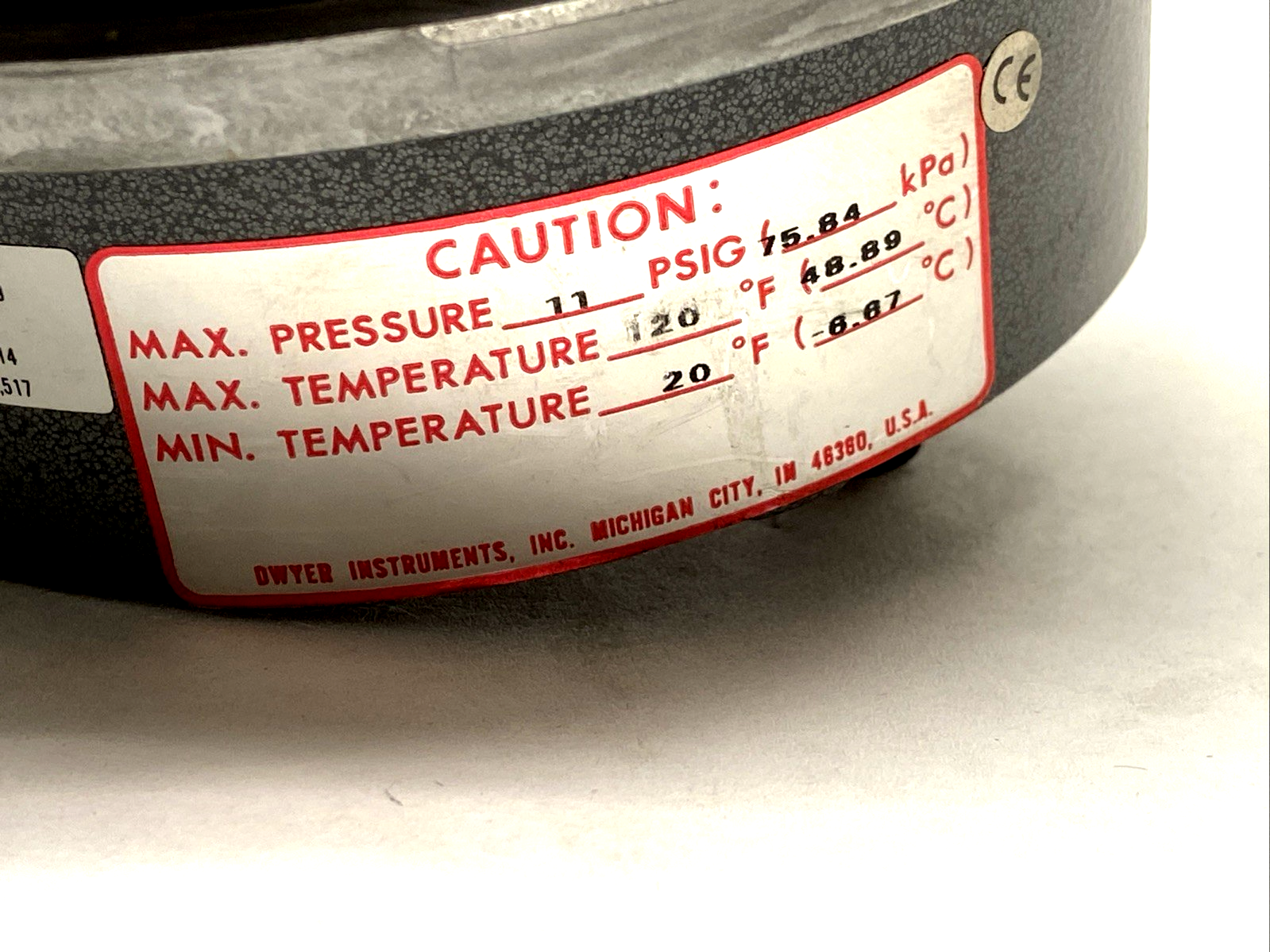 Dwyer Instruments 605-30 Magnehelic Indicating Transmitter 11psi Range 0-30" w.c - Maverick Industrial Sales