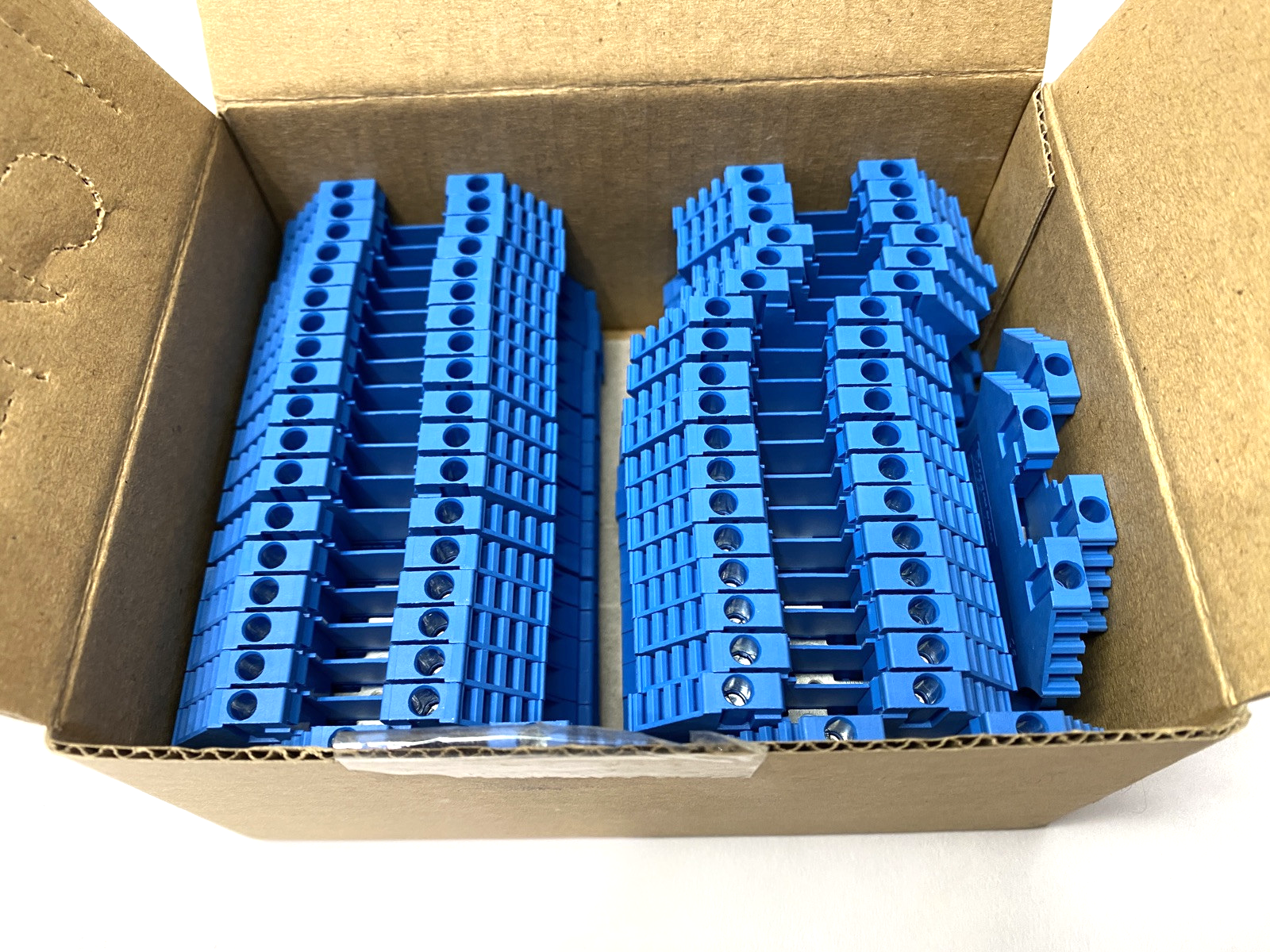 Cooper Bussmann DP25-BU Terminal Block LOT OF 40 - New – Open box - Maverick Industrial Sales