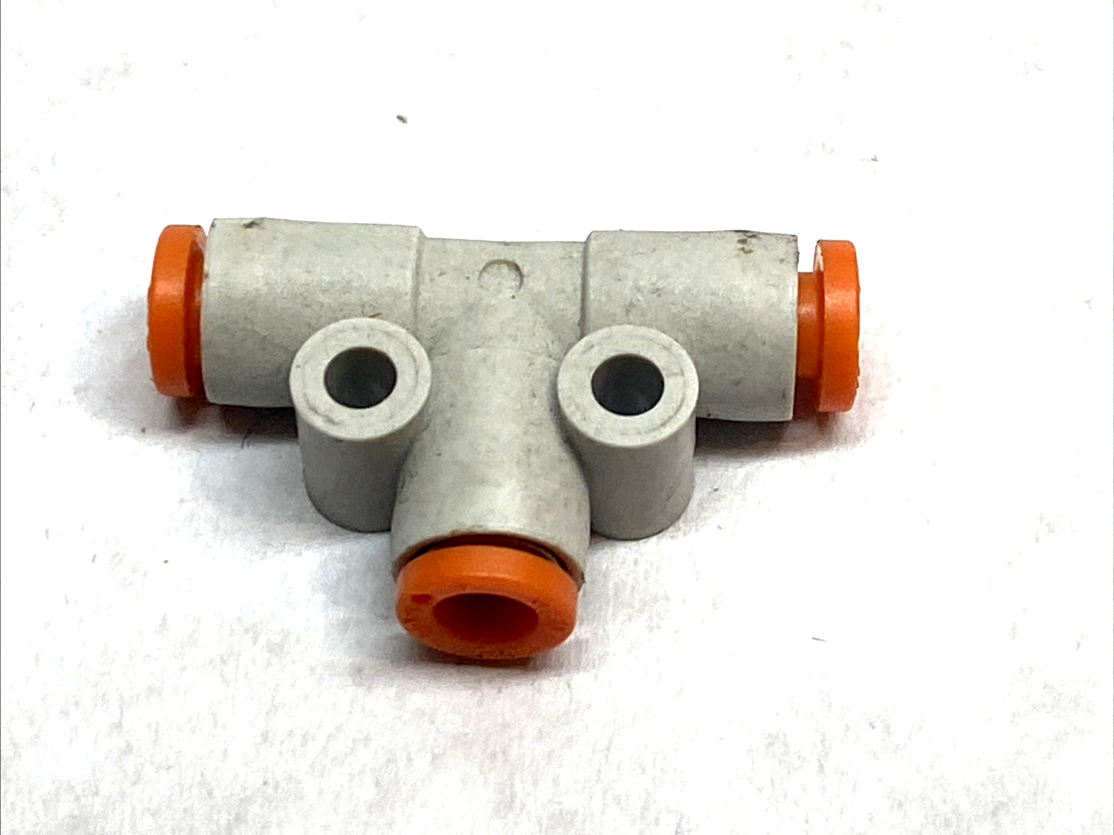 KQ2T03-00A | SMC Union Tee Fitting 5/32" Push-In Tube LOT OF 3 - Used - Maverick Industrial Sales