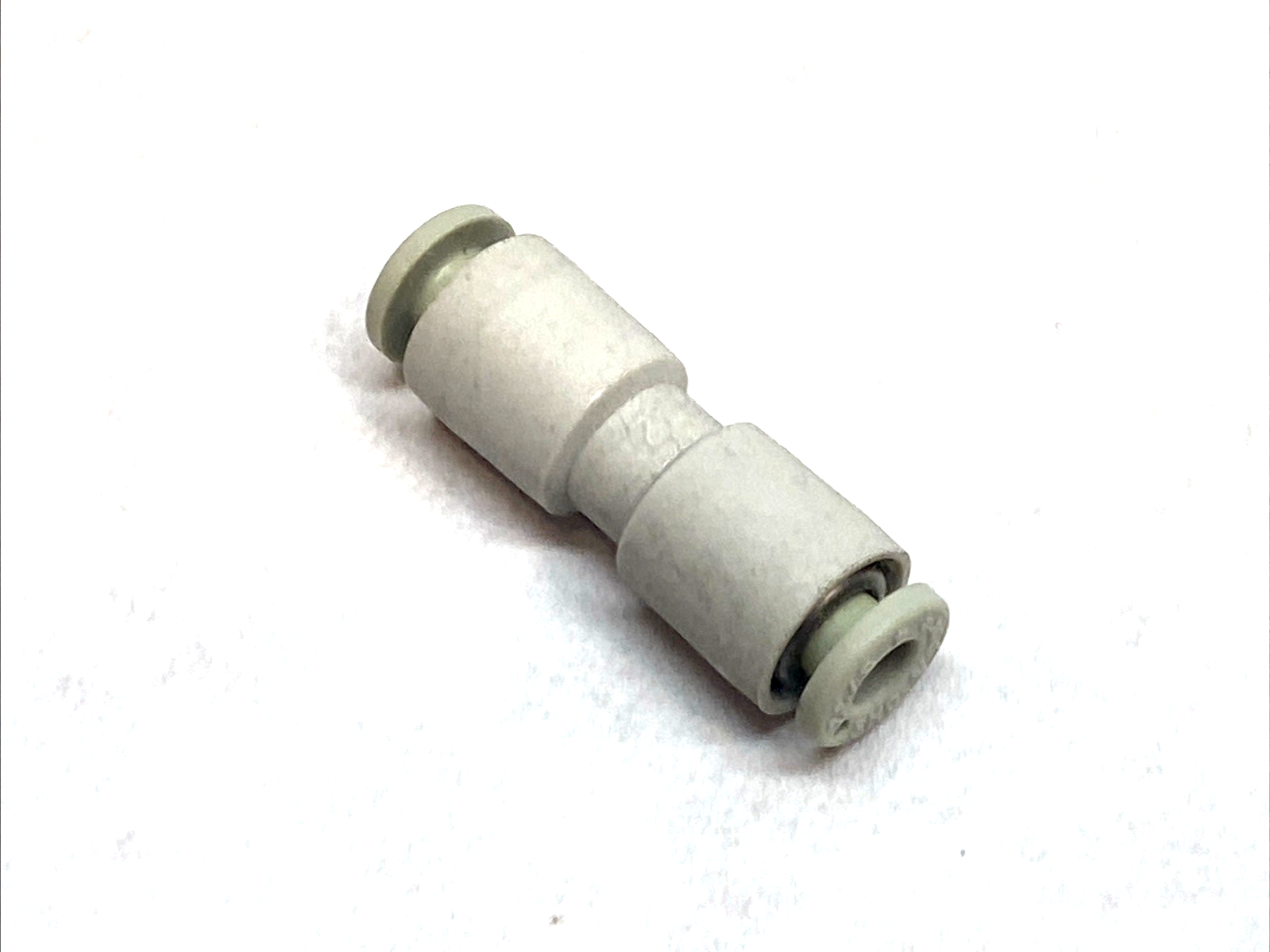 KQ2H03-00A | SMC Straight Union Fitting 5/32 In Push-In Tube LOT OF 25 - Used - Maverick Industrial Sales