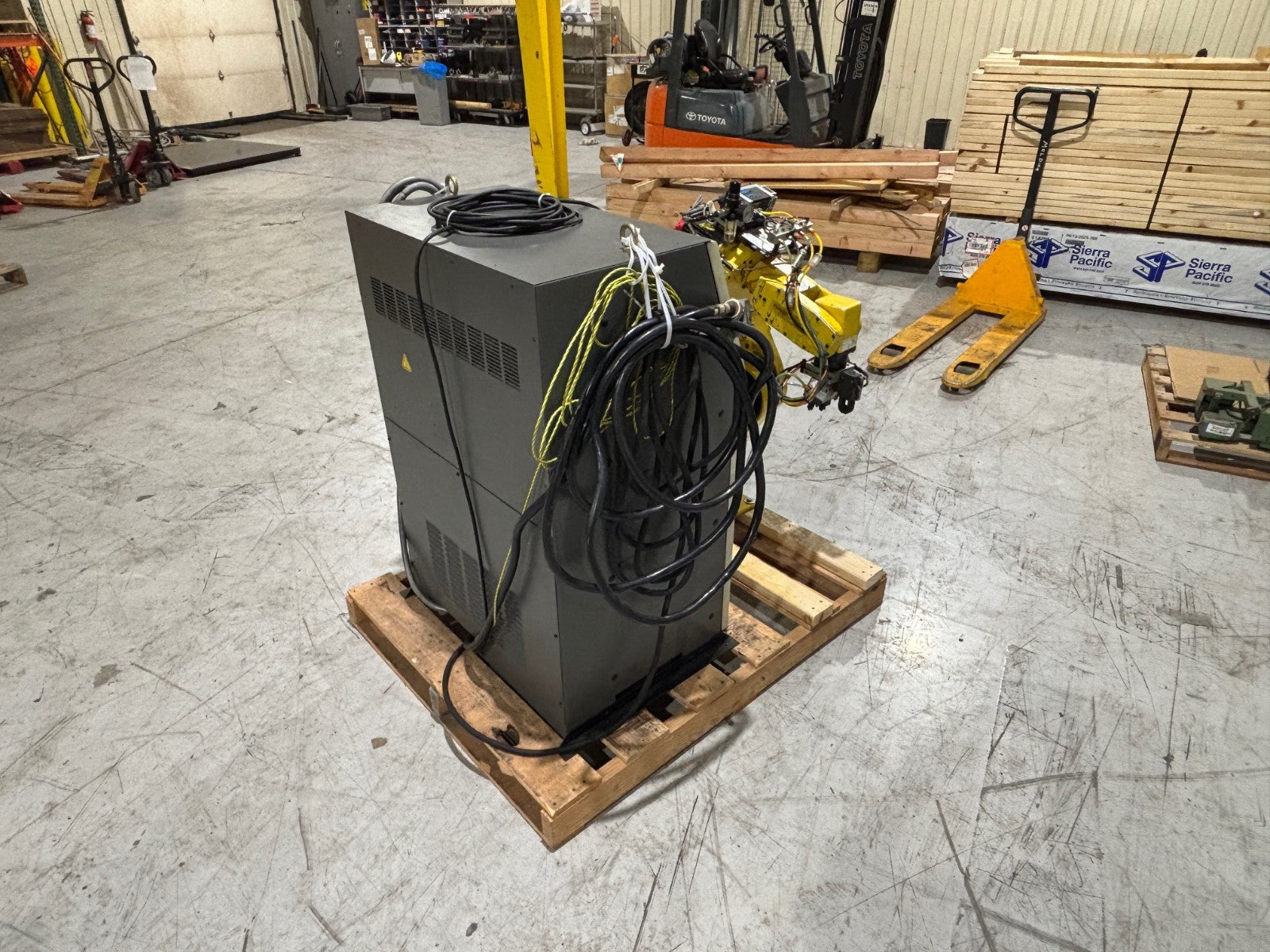 M-6IB/6S | Fanuc M-6iB / 6S Robot System R-J3iB Controller A05B-2490-C171 Teach Pendant - Used - Maverick Industrial Sales