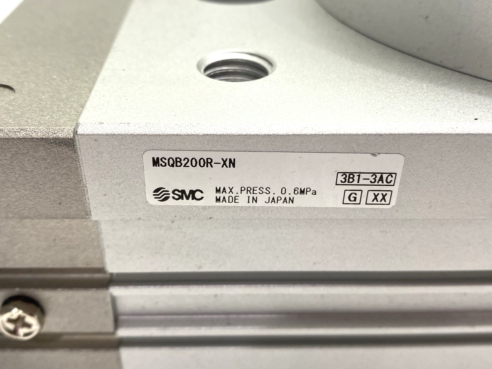 MSQB200R-XN | SMC Pneumatic Rotary Table 190 Degree Rotation SHELFWARE - New – Open box - Maverick Industrial Sales