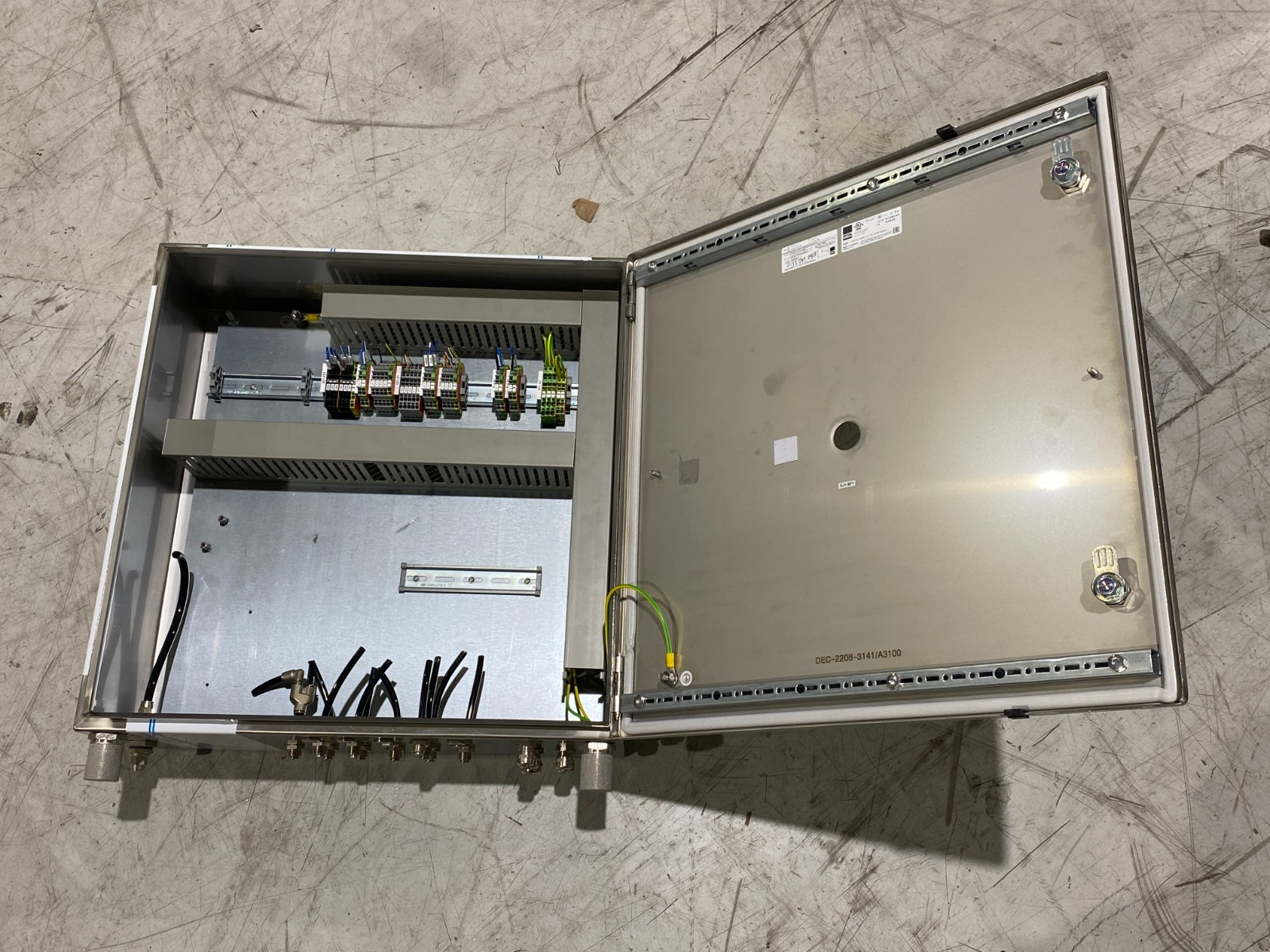 9405600 | Rittal KEL 9405.600 Stainless Steel Enclosure 600x600x210mm - New – Open box - Maverick Industrial Sales