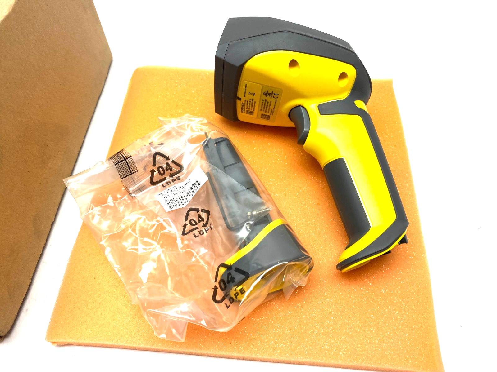 Cognex 825-0579-1R Dataman Handheld Barcode Reader DM8050E w/ Battery Pack - Maverick Industrial Sales