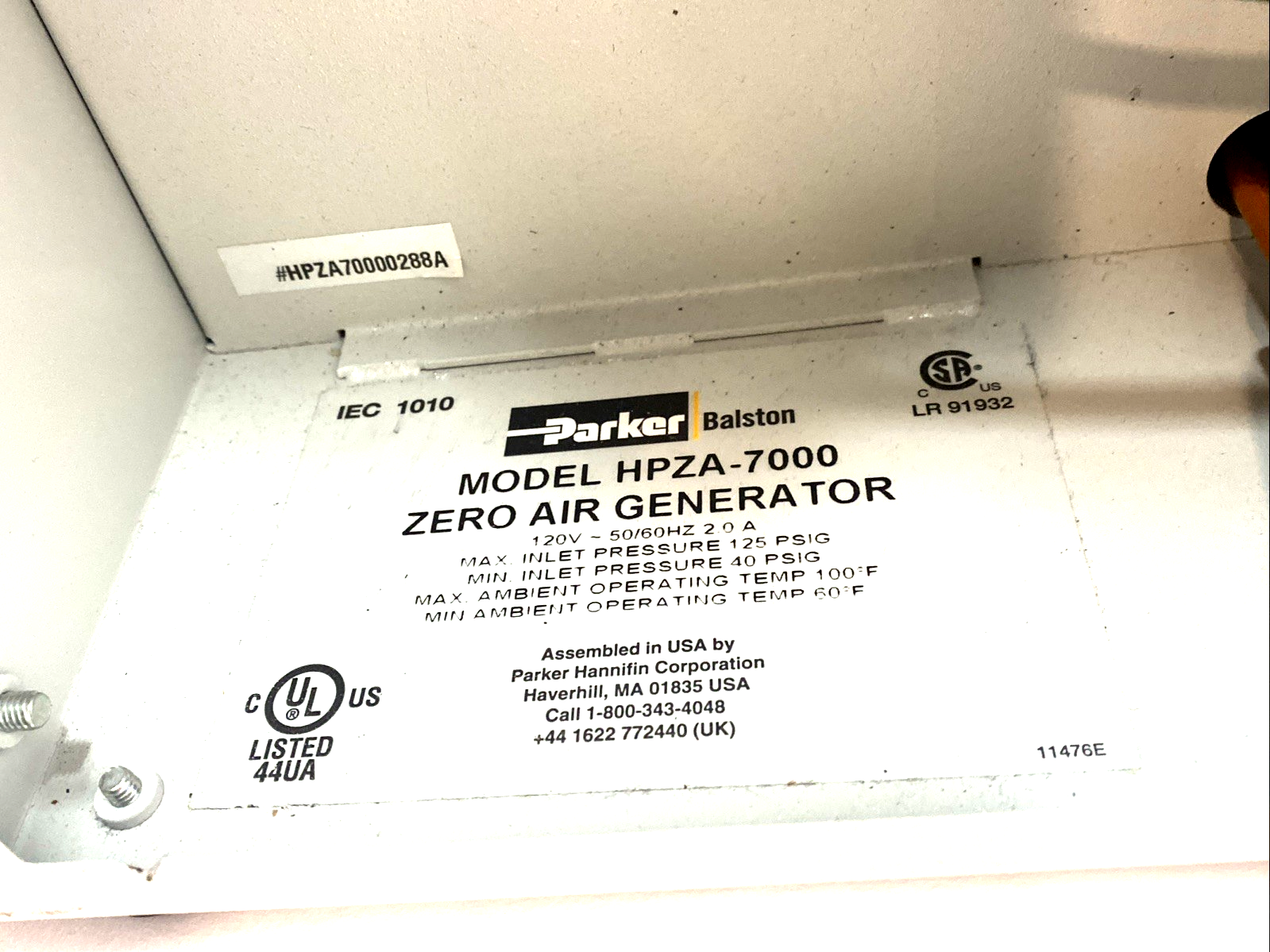 HPZA-7000 | Parker Zero Air Generator 7 LPM 0.05ppm THC 1/4" NPT 120VAC - For parts or not working - Maverick Industrial Sales