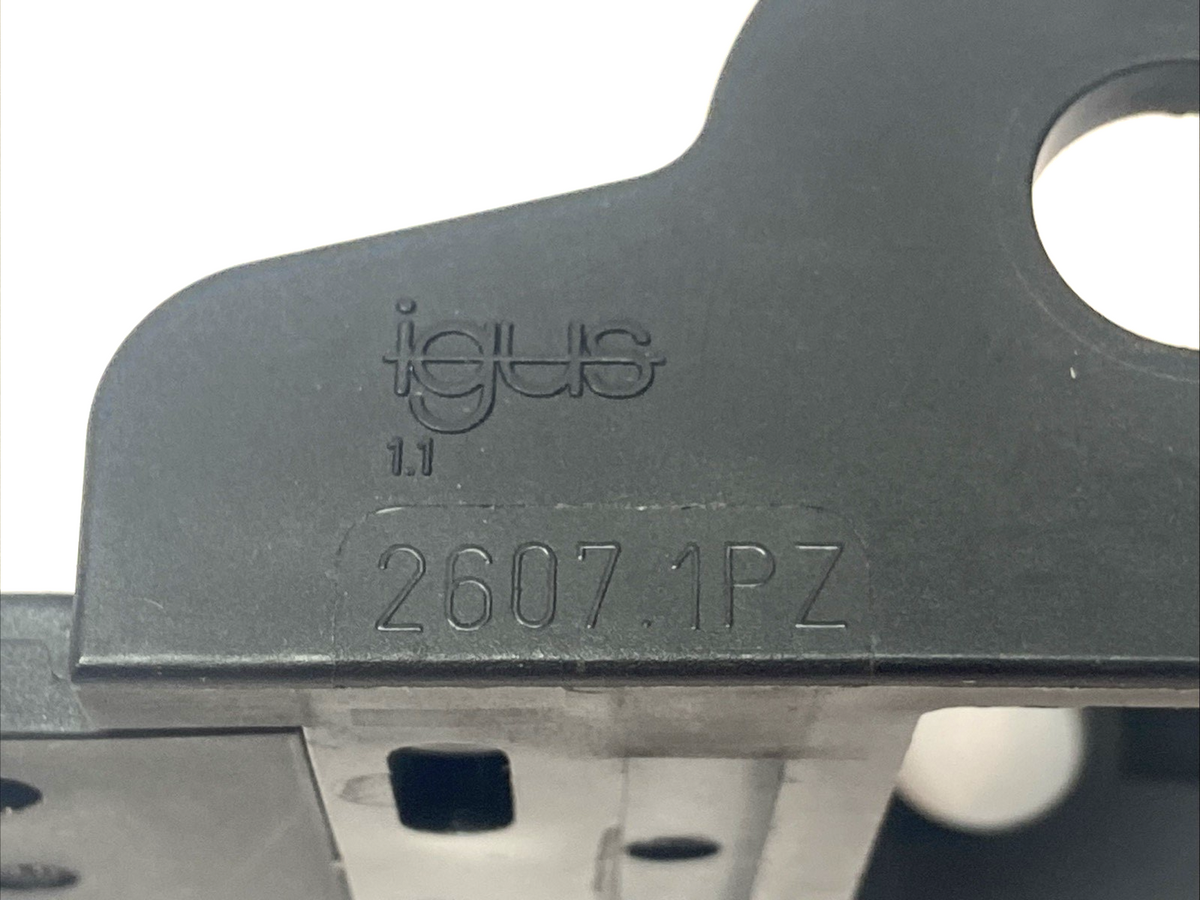 Igus 2607.1PZ Cable Chain Link w/ 3075.ZB Cable Tie Wrap Plate - Maverick Industrial Sales