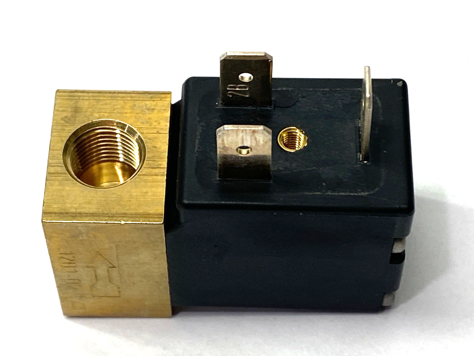00135971 | Burkert Solenoid Valve 2/2-Way 24V - New – Open box - Maverick Industrial Sales
