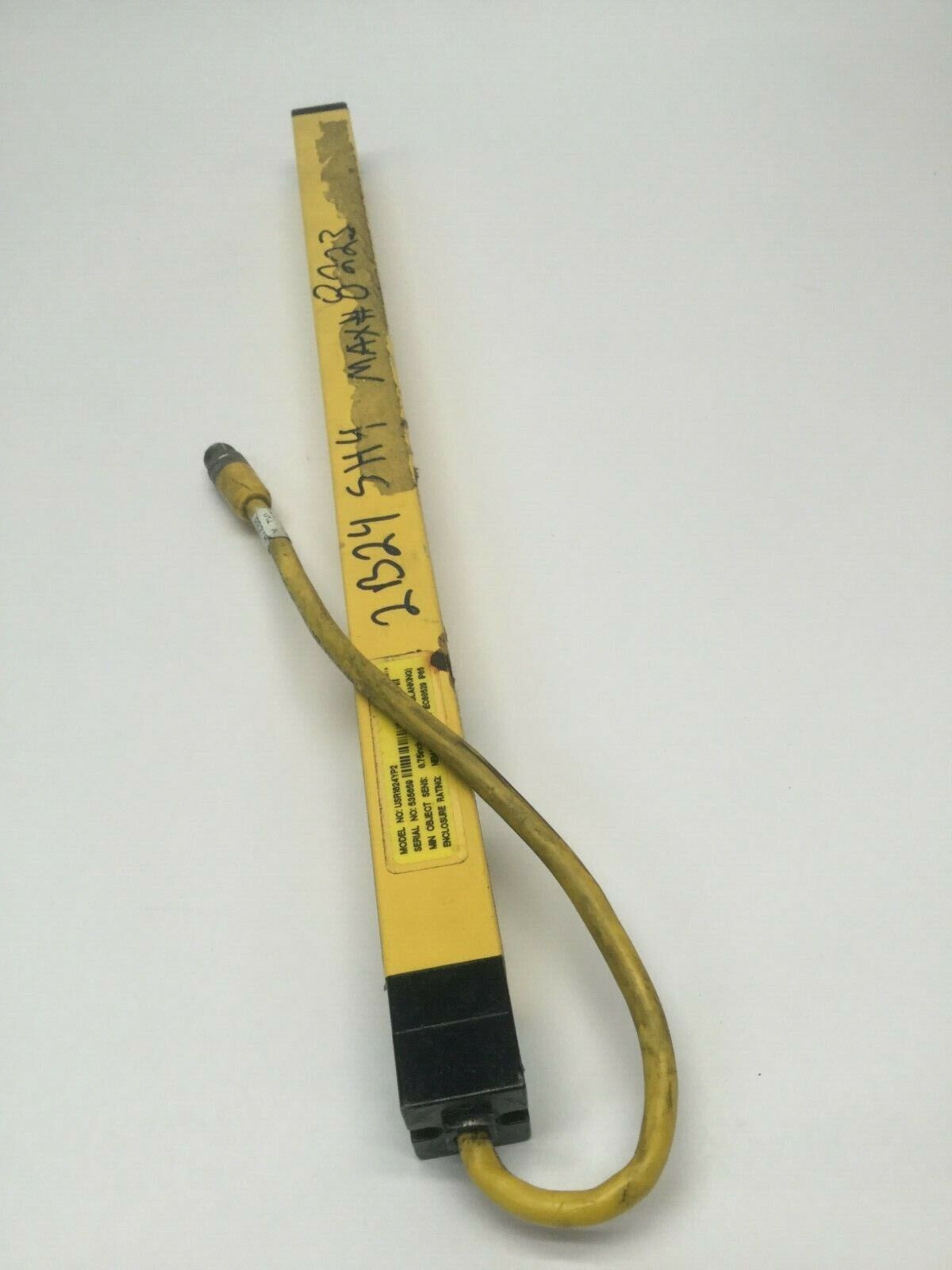 Banner USR1624YP2 Micro Screen Light Curtain Receiver 49608 - Maverick Industrial Sales