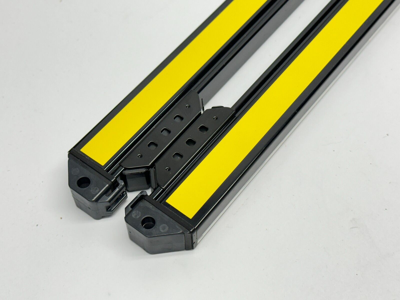 Banner GL-S20FH Safety Light Curtain Set GL-S20FH-R / GL-S20FH-T - Maverick Industrial Sales
