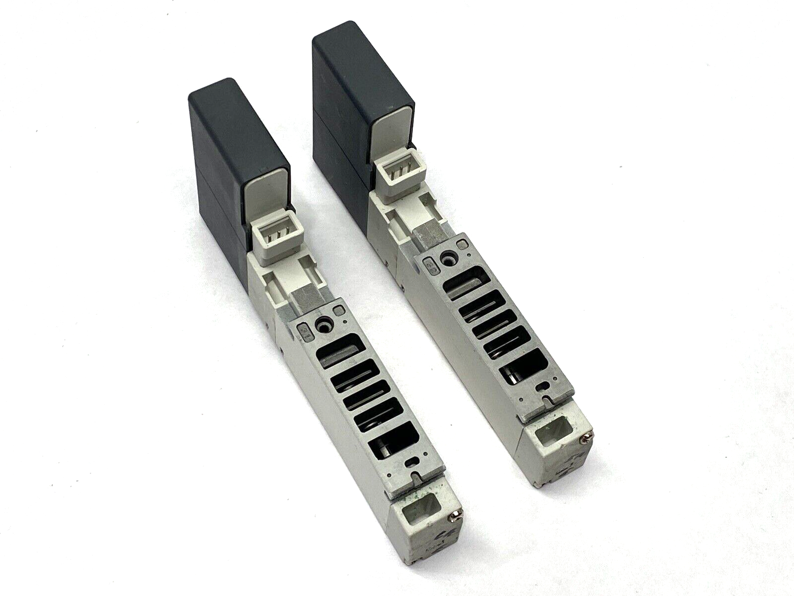 SMC VQC2100N-5 Pneumatic Solenoid Valve Max Pressure 0.1~0.7MPa LOT OF 2 - Maverick Industrial Sales