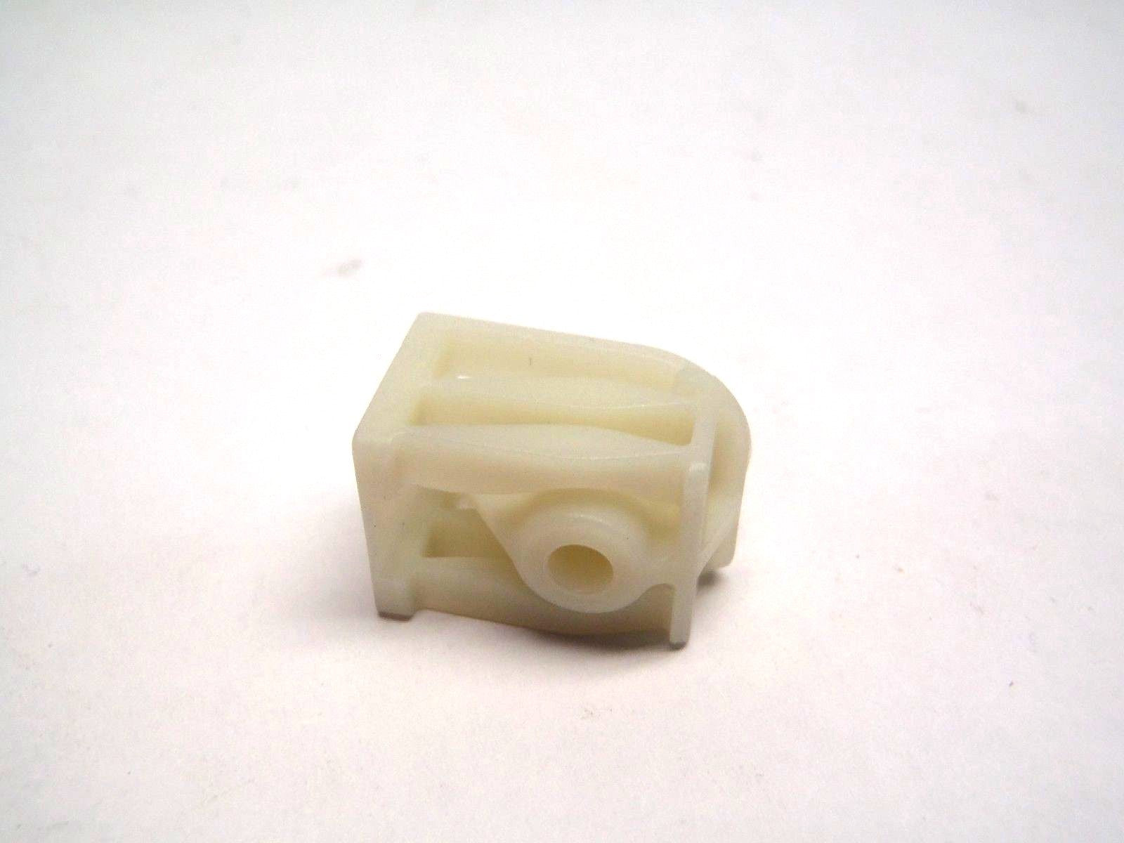 Lot of (300) White Clip Style Cable Tie Mount Vario Clip 1/2" x 1" - Maverick Industrial Sales