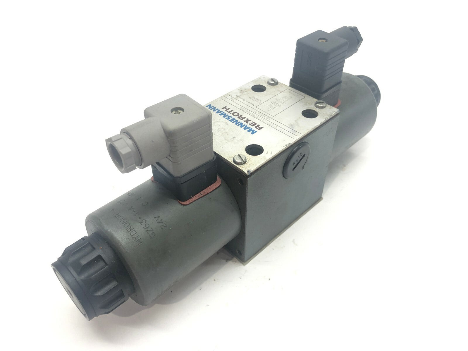 Mannesmann Rexroth 4WE 10 E67-30/CG24N9Z4/T08 Directional Control Valve - Maverick Industrial Sales