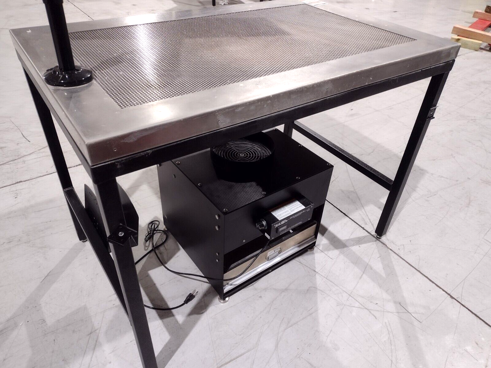 AS SS-440-DDB | Sentry Air Systems S 40" Industrial Downdraft Bench SS-440-DDC-C - Used - Maverick Industrial Sales