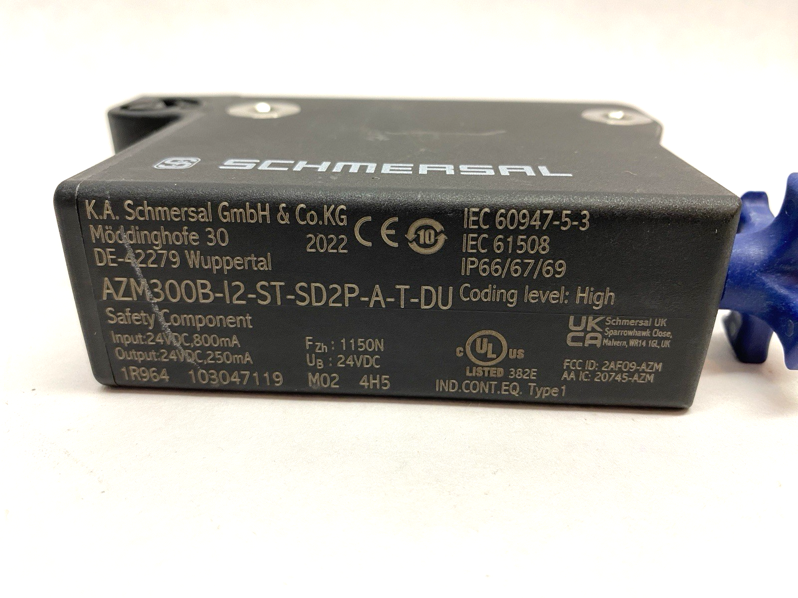 AZM300B-I2-ST-SD2P-A-T-DU | Schmersal Solenoid Interlock -Cracked Casing - Used - Maverick Industrial Sales
