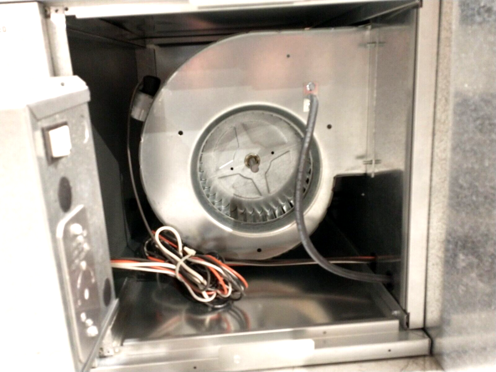 Trane VSEF0600AA0DD00FD1000L0WWB05511W Volume Unit & DB20732-5.5-3P Heater - Maverick Industrial Sales