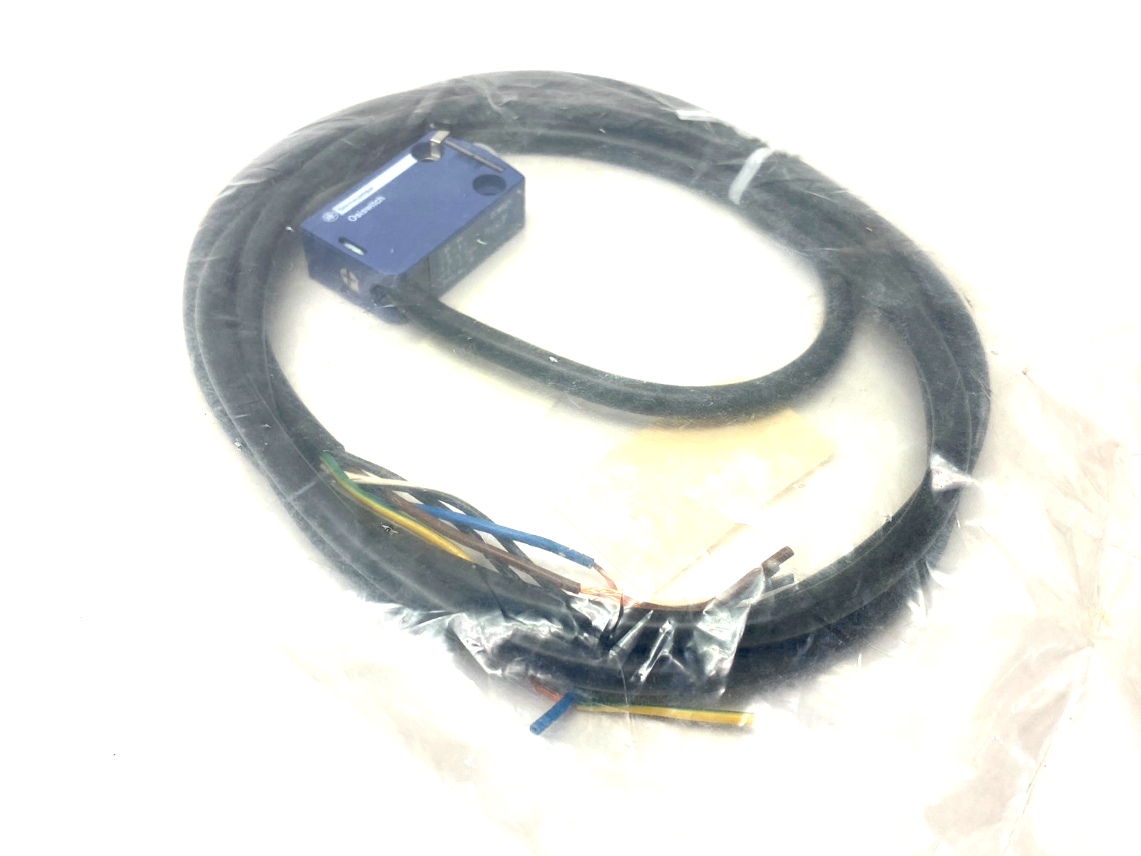Telemecanique ZCMD21L2 Snap-Action Limit Switch 1-NO, 1-NC Contacts - Maverick Industrial Sales