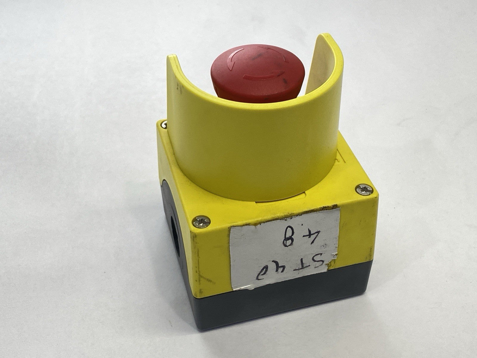 3SU1801-0NZ00 | Siemens Emergency Stop Housing Enclosure w/E-Stop Button - Used - Maverick Industrial Sales
