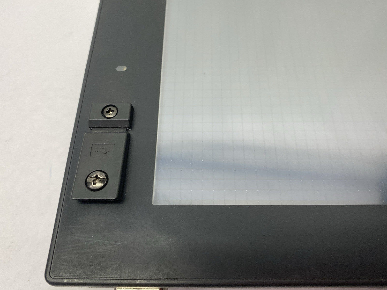 GT1562-VNBD | Mitsubishi Graphic Operation HMI Terminal GOT1000 w/ GT15-J71E71-100 - Used - Maverick Industrial Sales