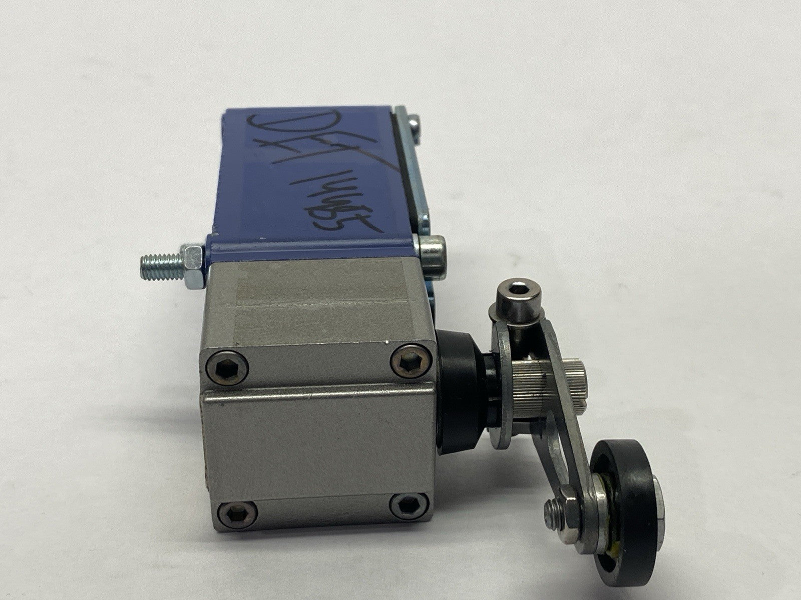 Telemecanique XC2JC Roller Lever Limit Switch 3A 240V - Maverick Industrial Sales