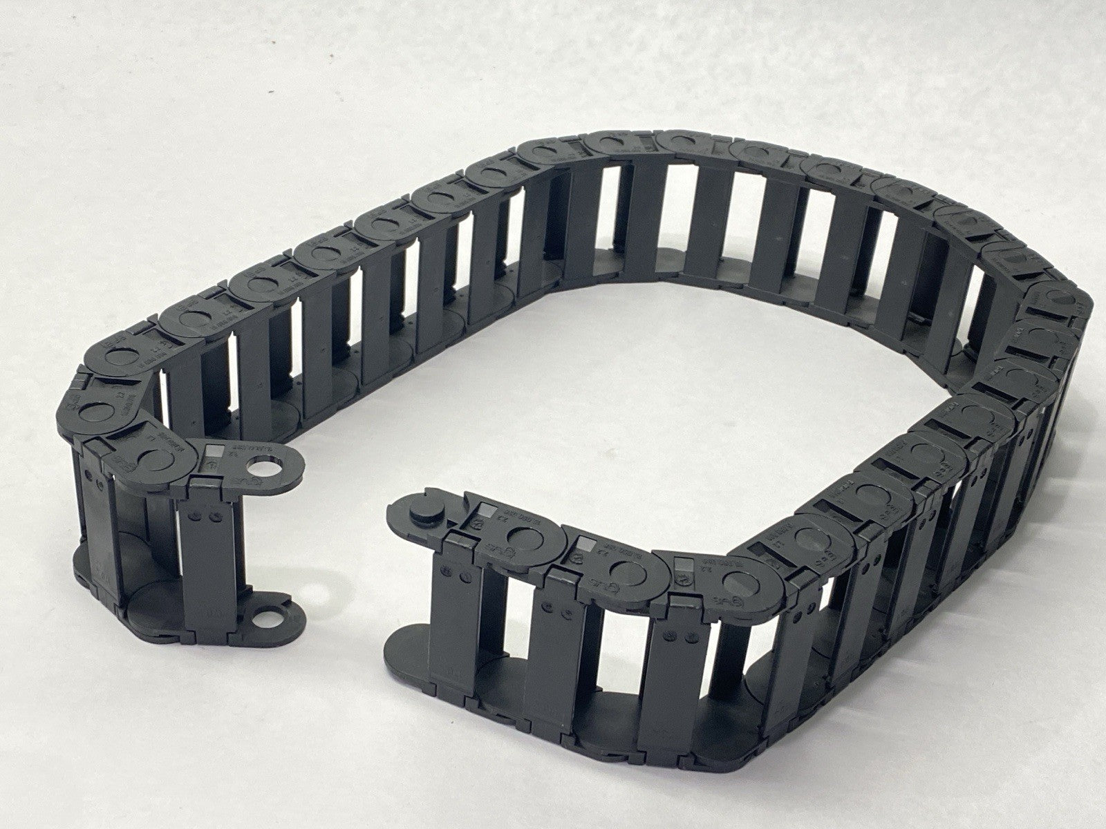 15.050.038 | Igus Series 15 Energy Chain 28 Links 2.8ft Length - New Other - Maverick Industrial Sales