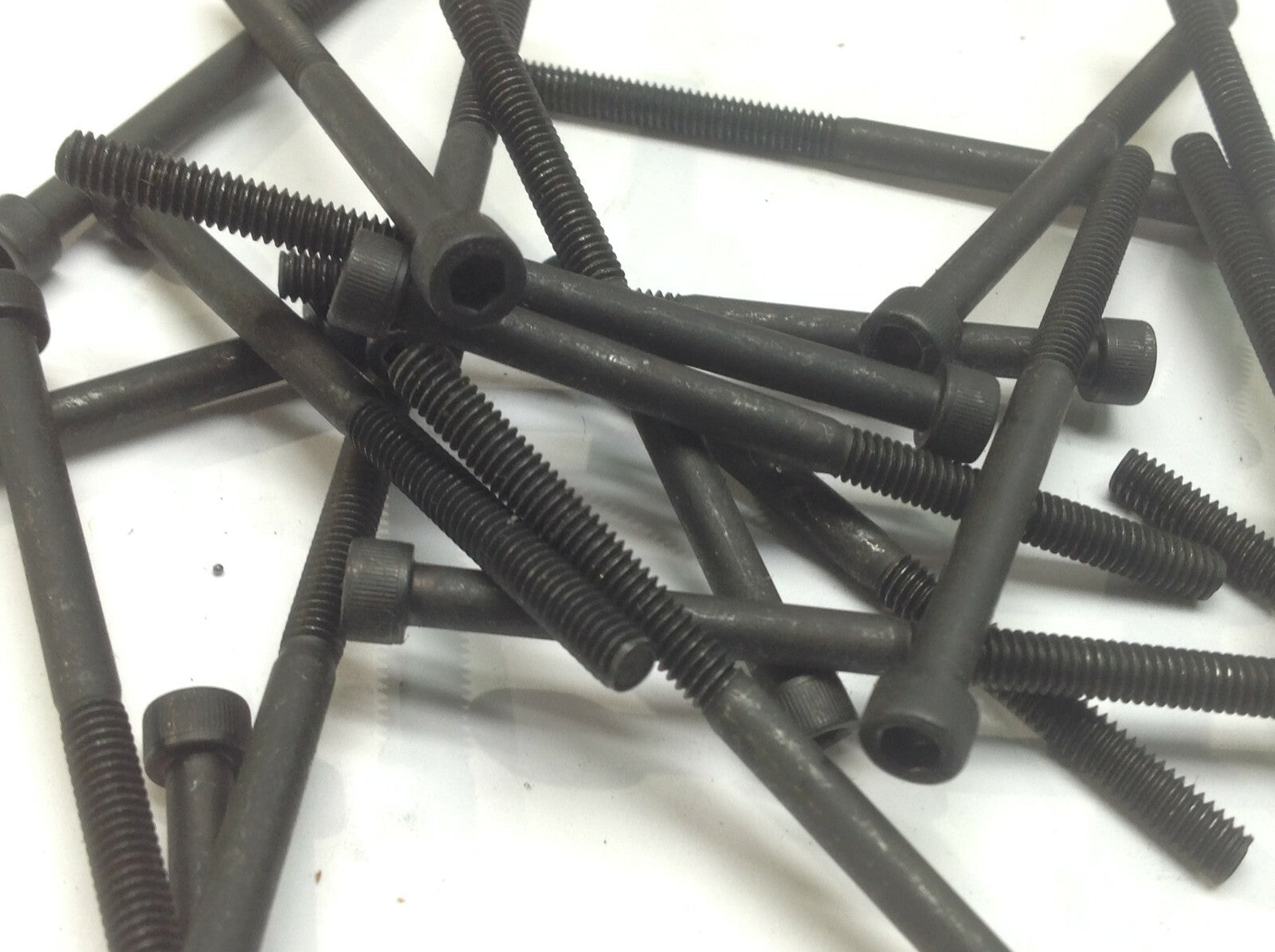 Mid States Bolt 8C250KCS 8/32 X 2-1/2 SOC C/S BOX OF 800 - Maverick Industrial Sales