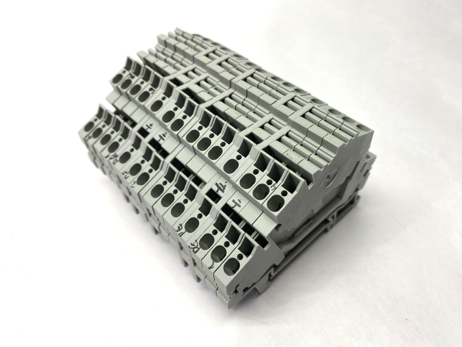 Allen Bradley 1492-LD3 IEC Terminal Block LOT OF 14 - Maverick Industrial Sales