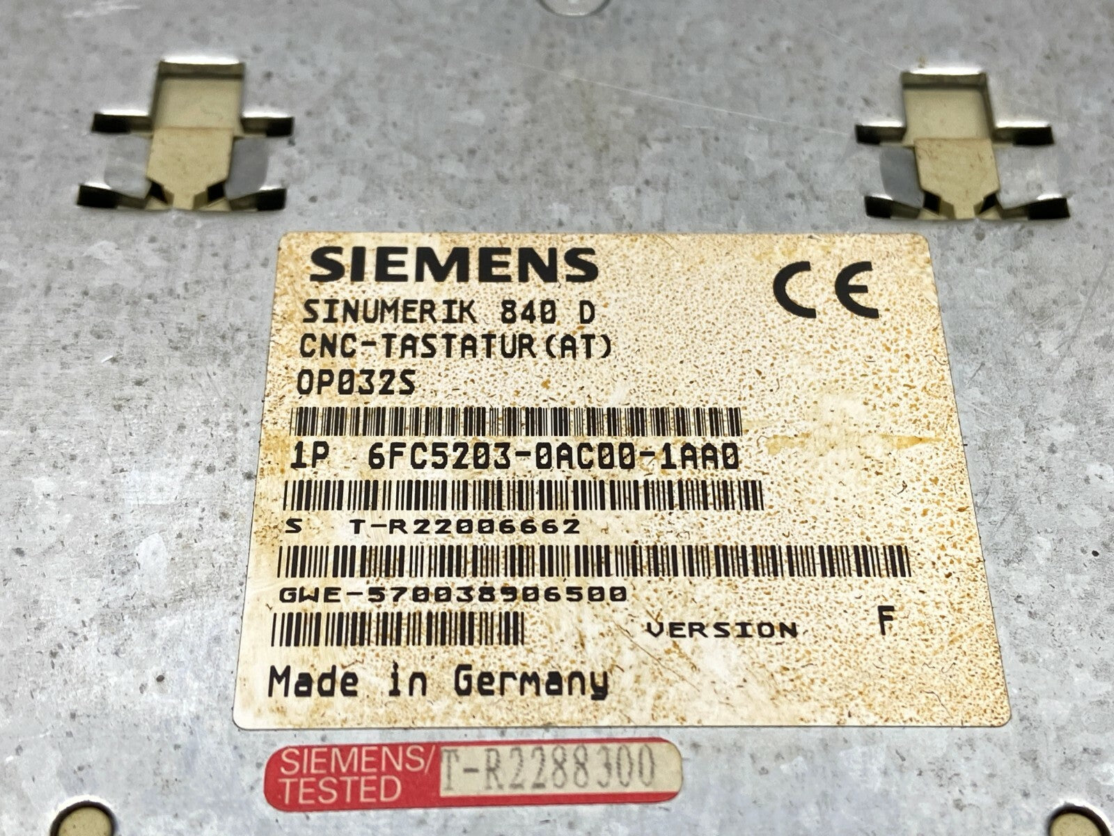 Siemens 6FC5203-0AC00-1AA0 Sinumerik 840 D CNC Tastatur OP032S Ver. F - Maverick Industrial Sales